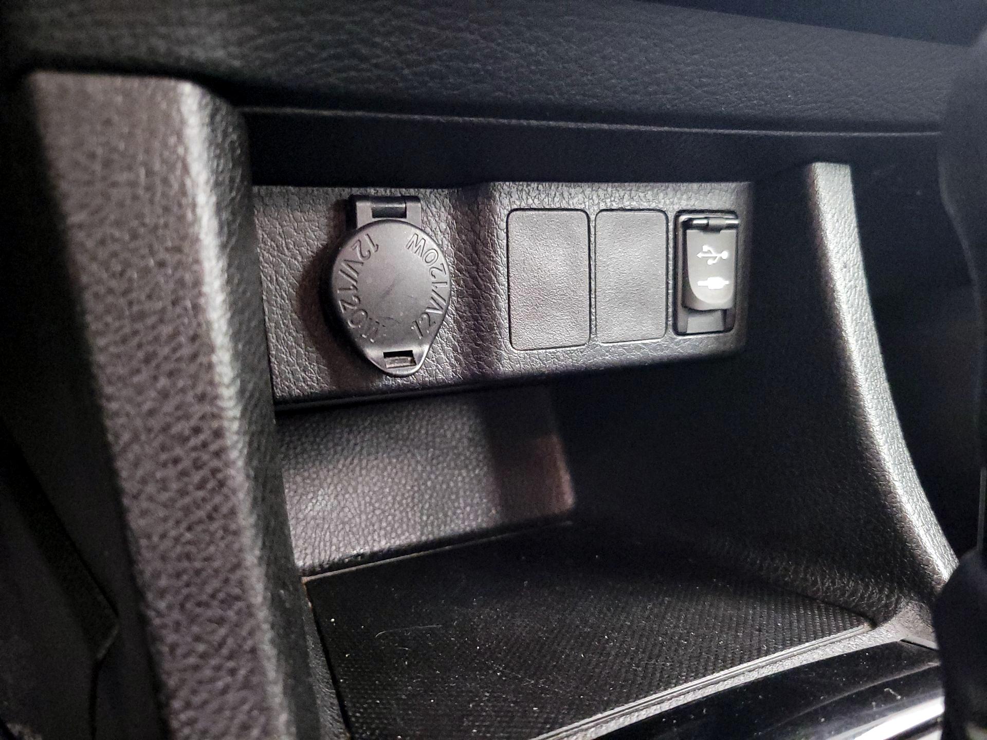 Thumbnail: 2015 Toyota Corolla - 18