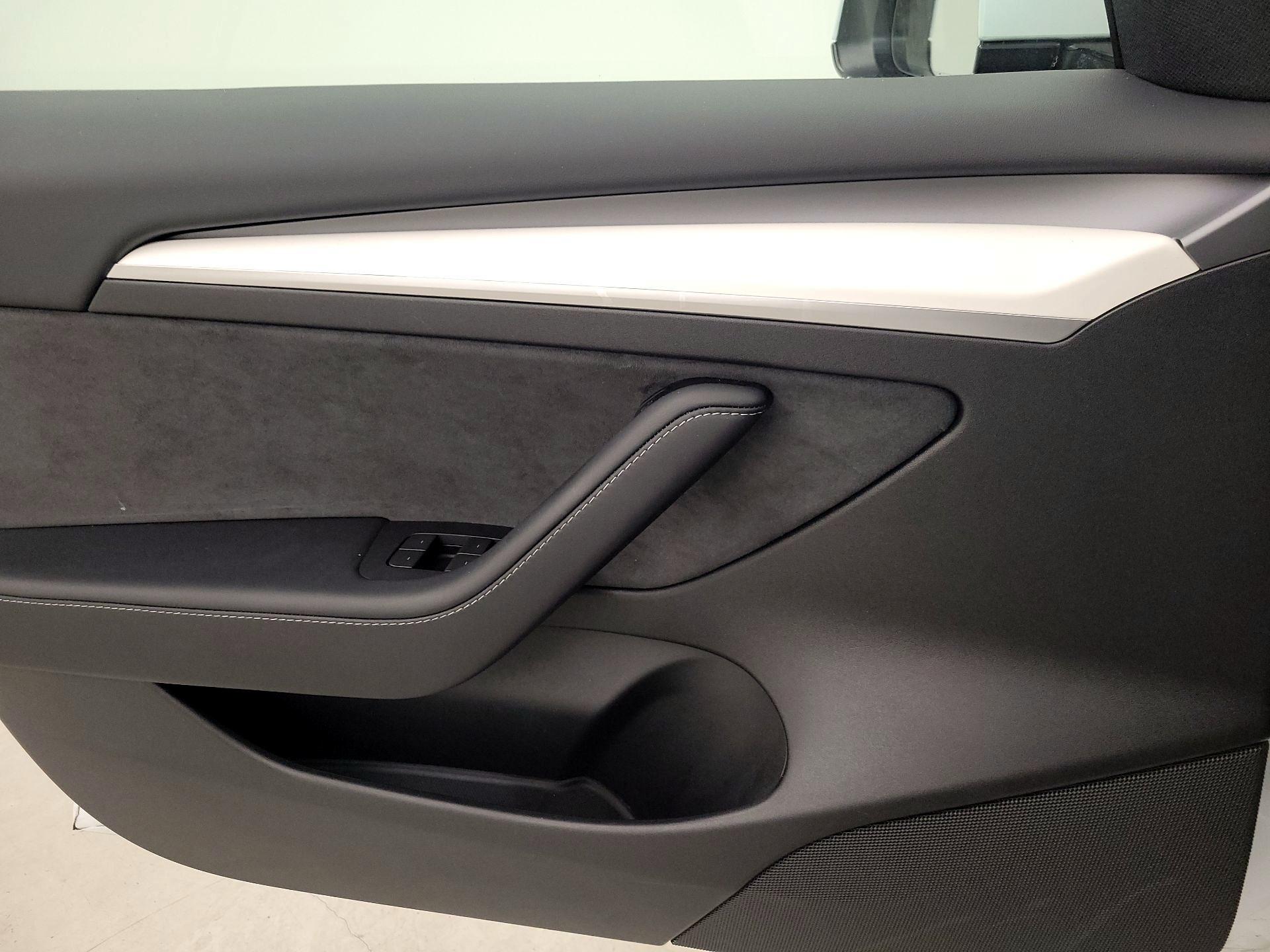 Thumbnail: 2023 Tesla Model 3 - 12