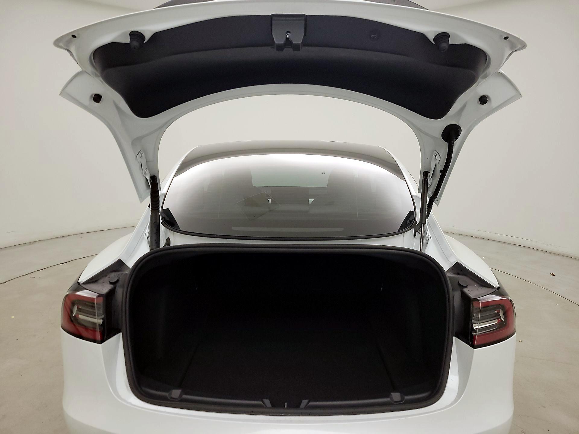 Thumbnail: 2023 Tesla Model 3 - 19