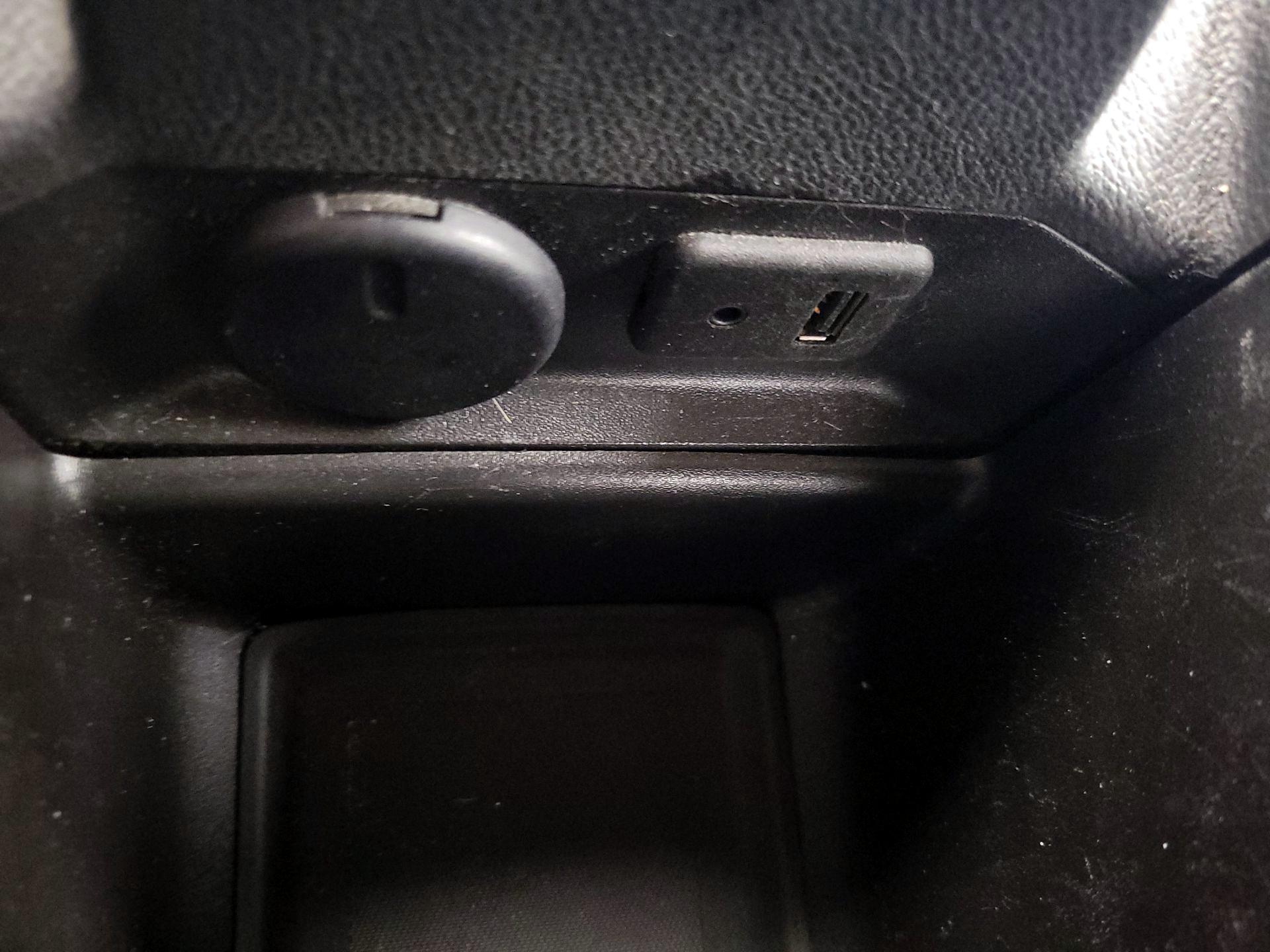 Thumbnail: 2015 Chevrolet Volt - 19