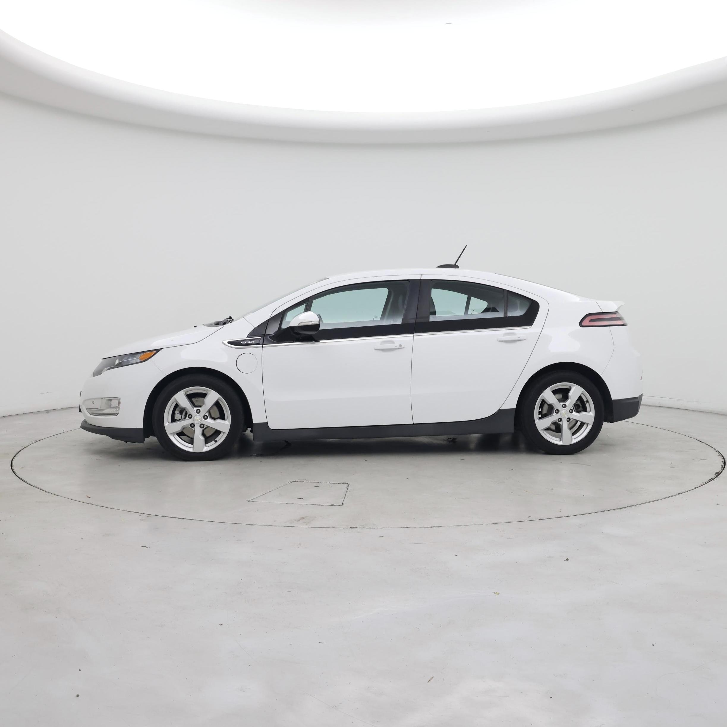 Thumbnail: 2015 Chevrolet Volt - 3