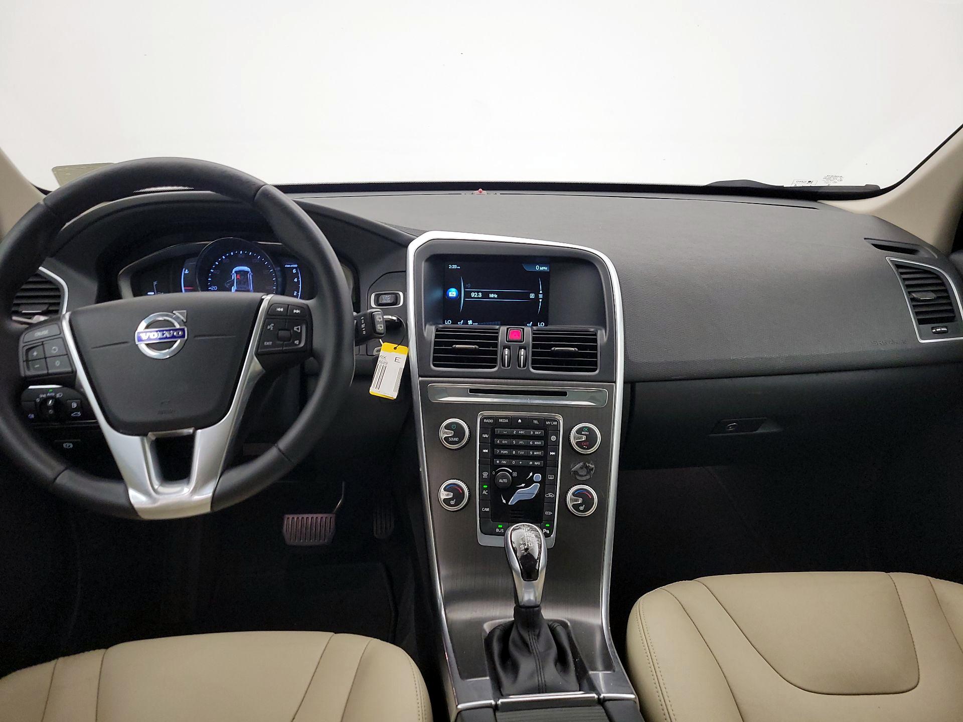 Thumbnail: 2016 Volvo XC60 - 9