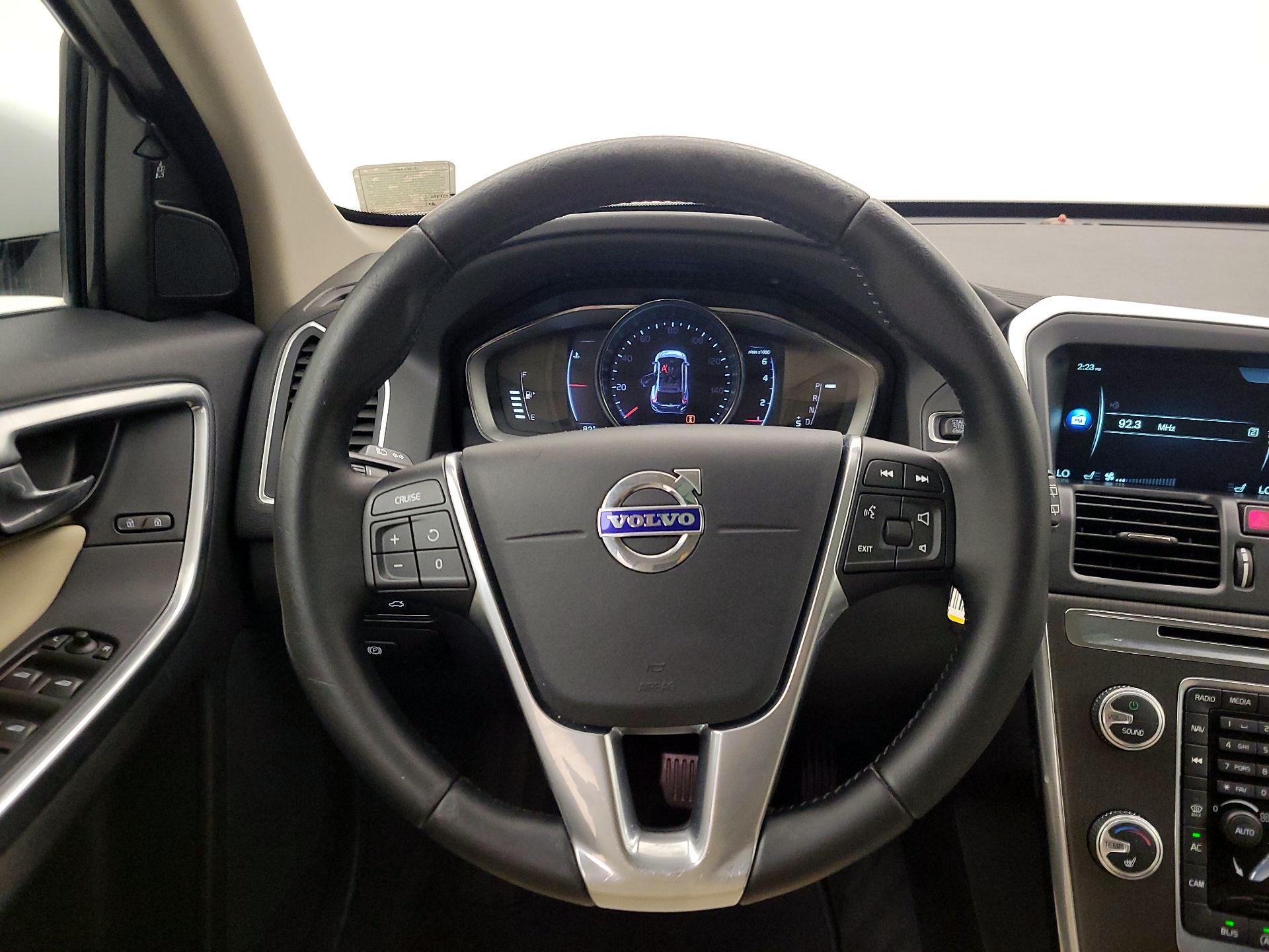 Thumbnail: 2016 Volvo XC60 - 10