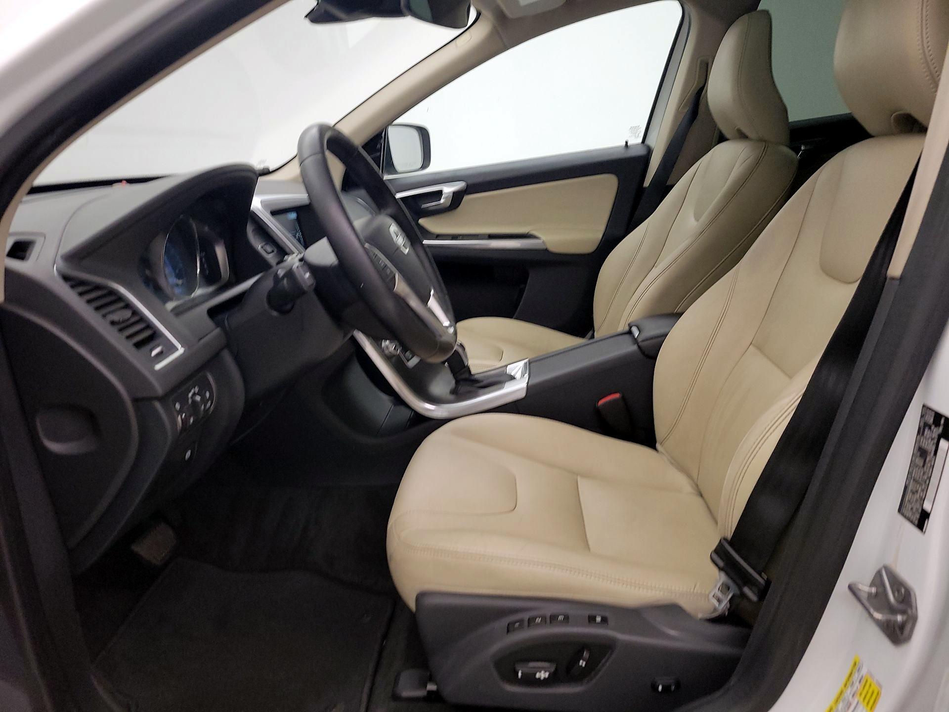 Thumbnail: 2016 Volvo XC60 - 11