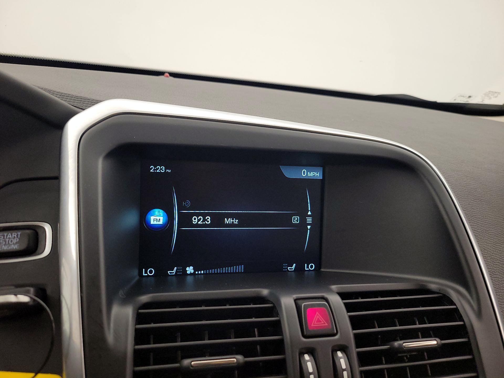 Thumbnail: 2016 Volvo XC60 - 15