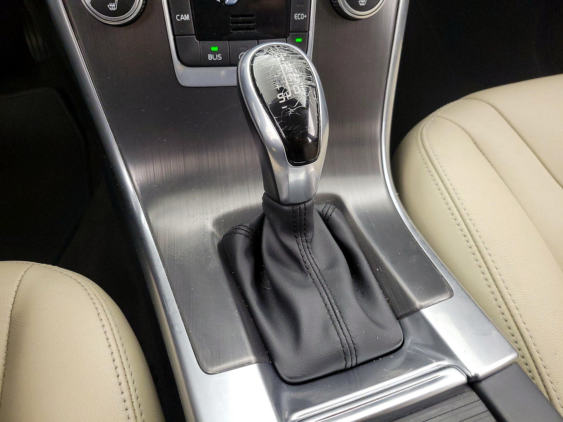 Thumbnail: 2016 Volvo XC60 - 17