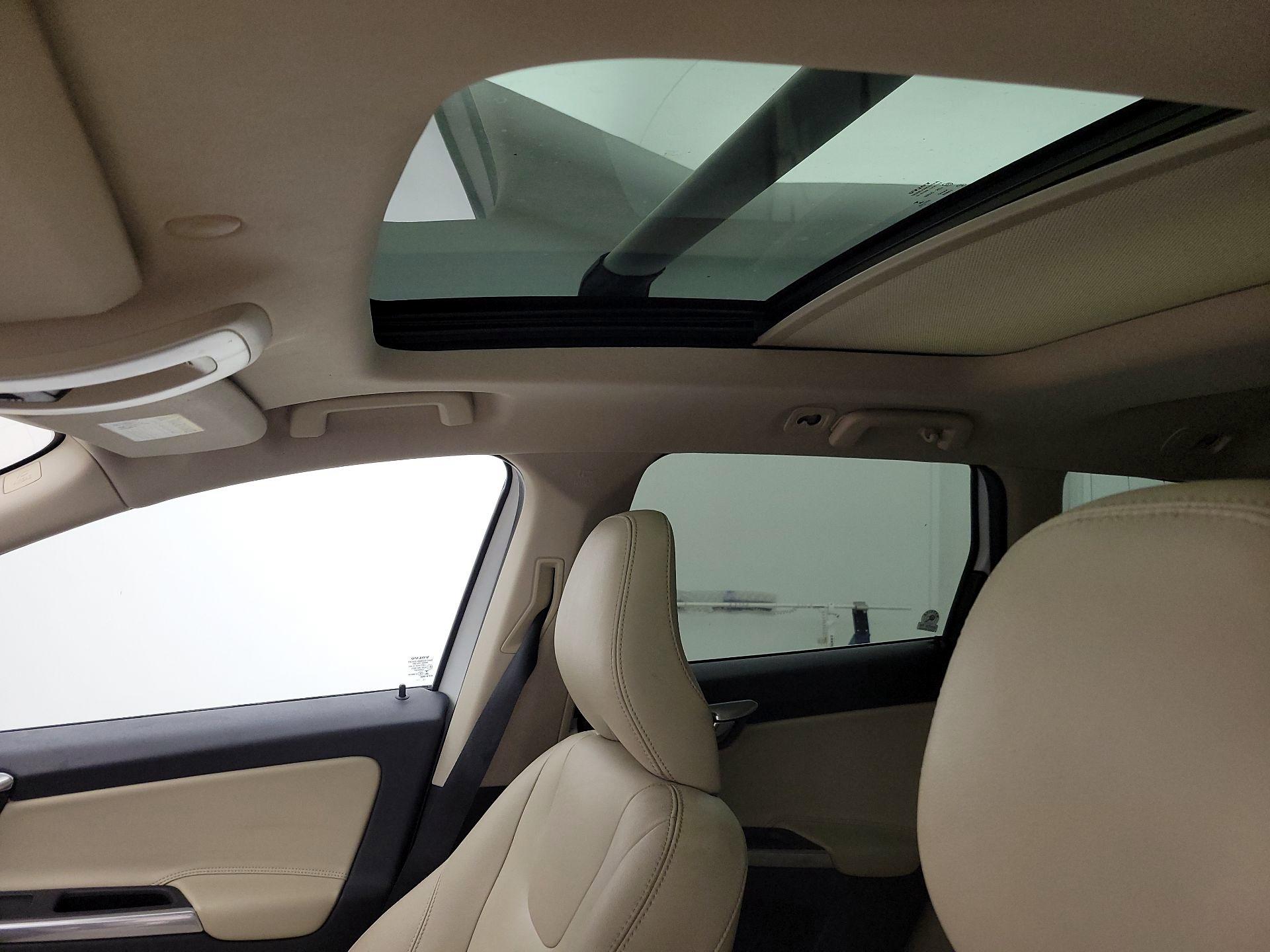 Thumbnail: 2016 Volvo XC60 - 19