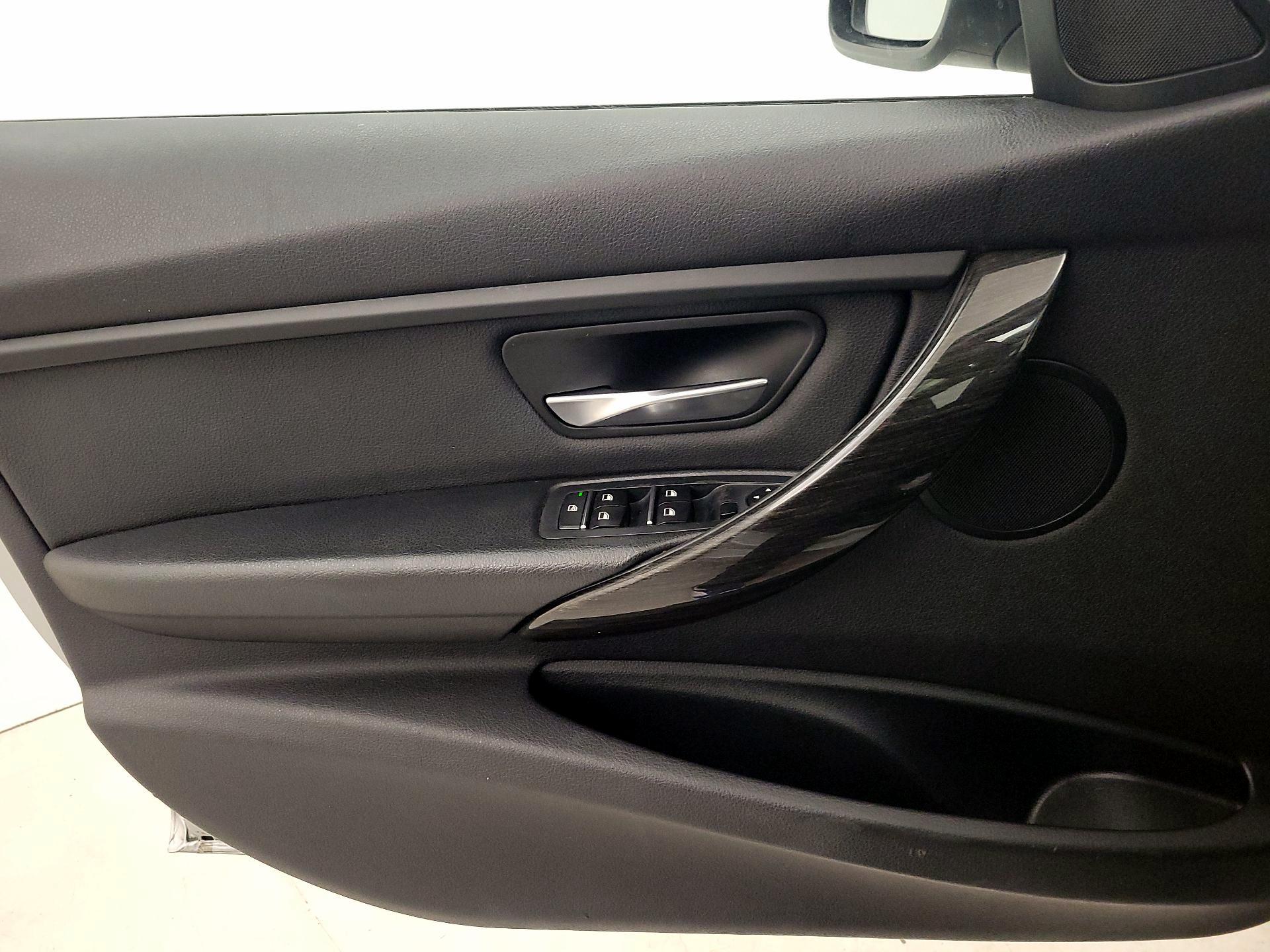 Thumbnail: 2017 BMW 3 Series - 12