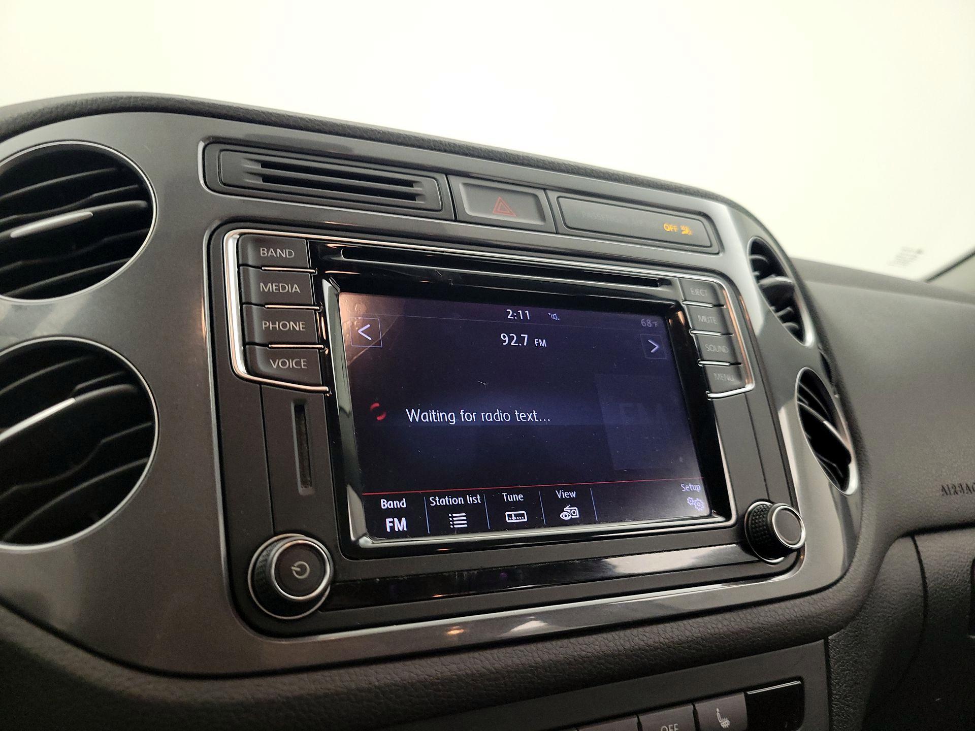 Thumbnail: 2017 Volkswagen Tiguan - 15