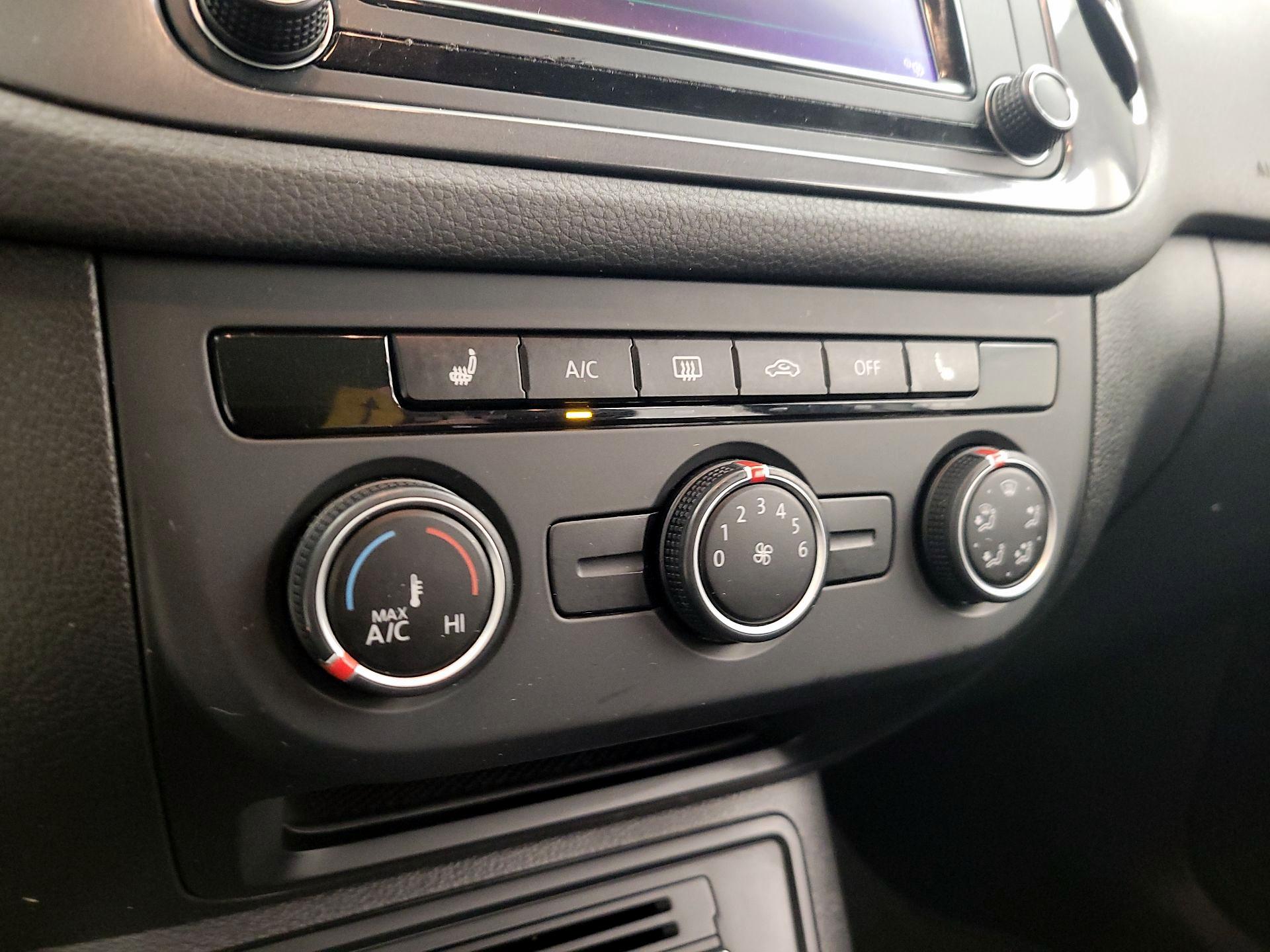 Thumbnail: 2017 Volkswagen Tiguan - 16