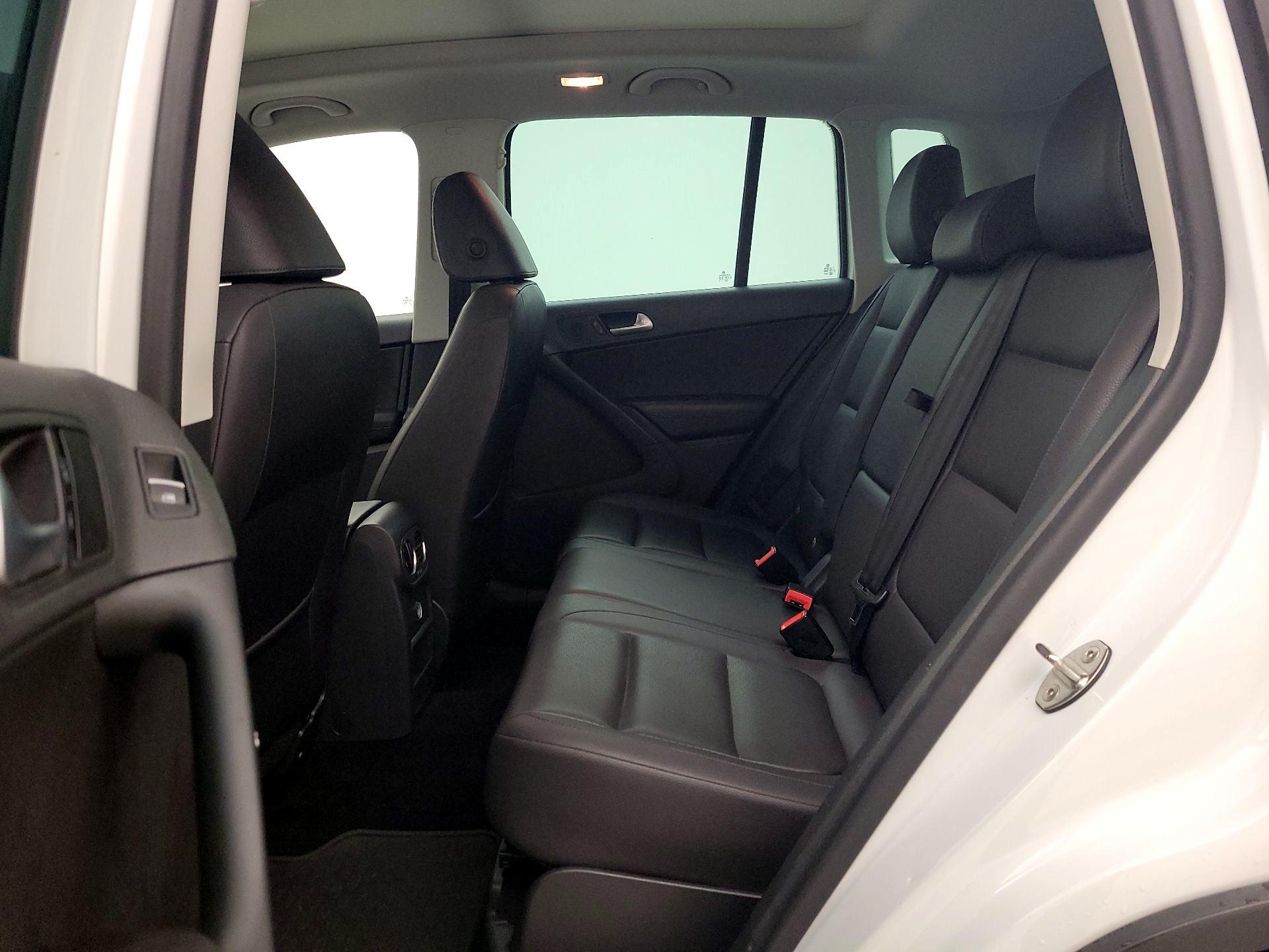 Thumbnail: 2017 Volkswagen Tiguan - 19