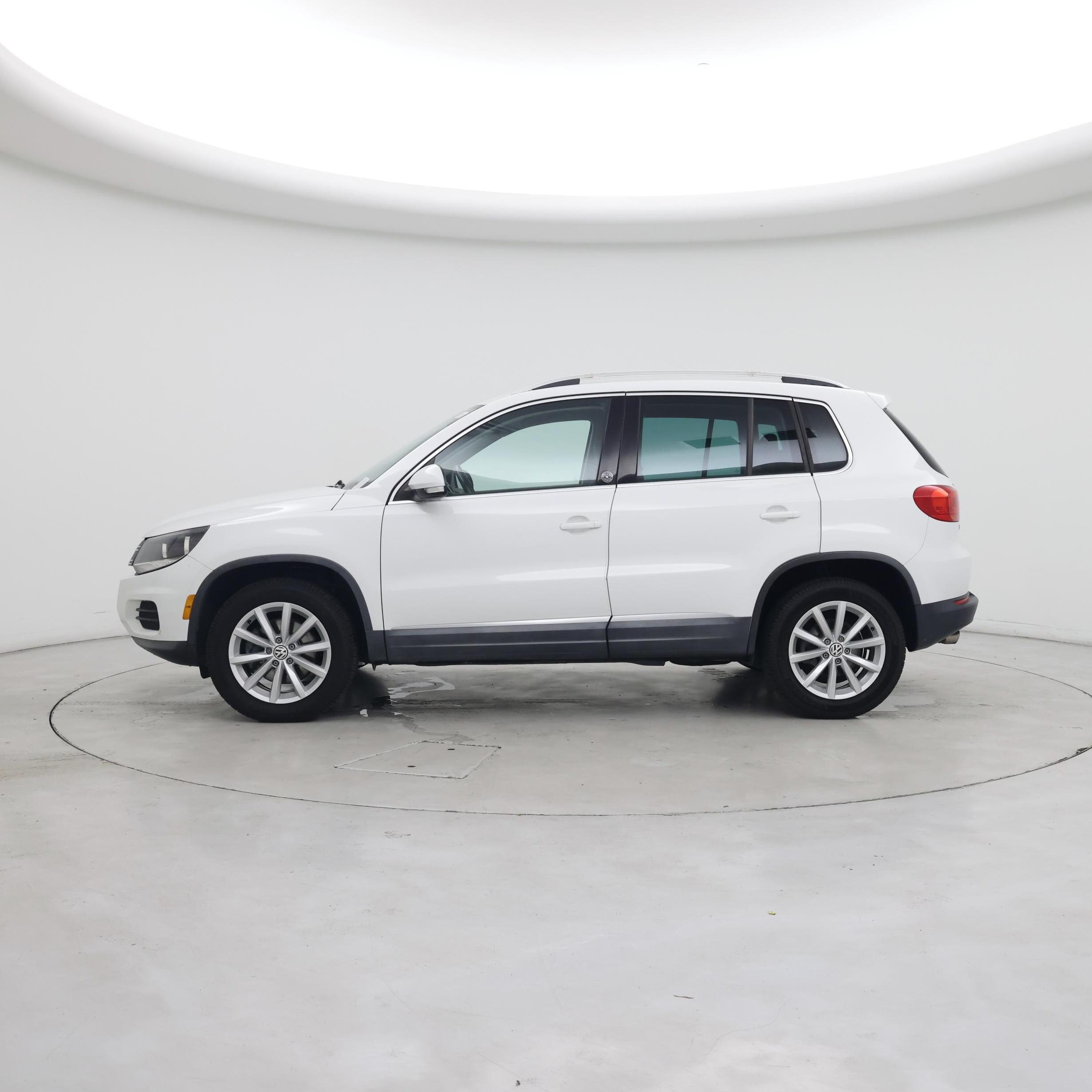 Thumbnail: 2017 Volkswagen Tiguan - 3