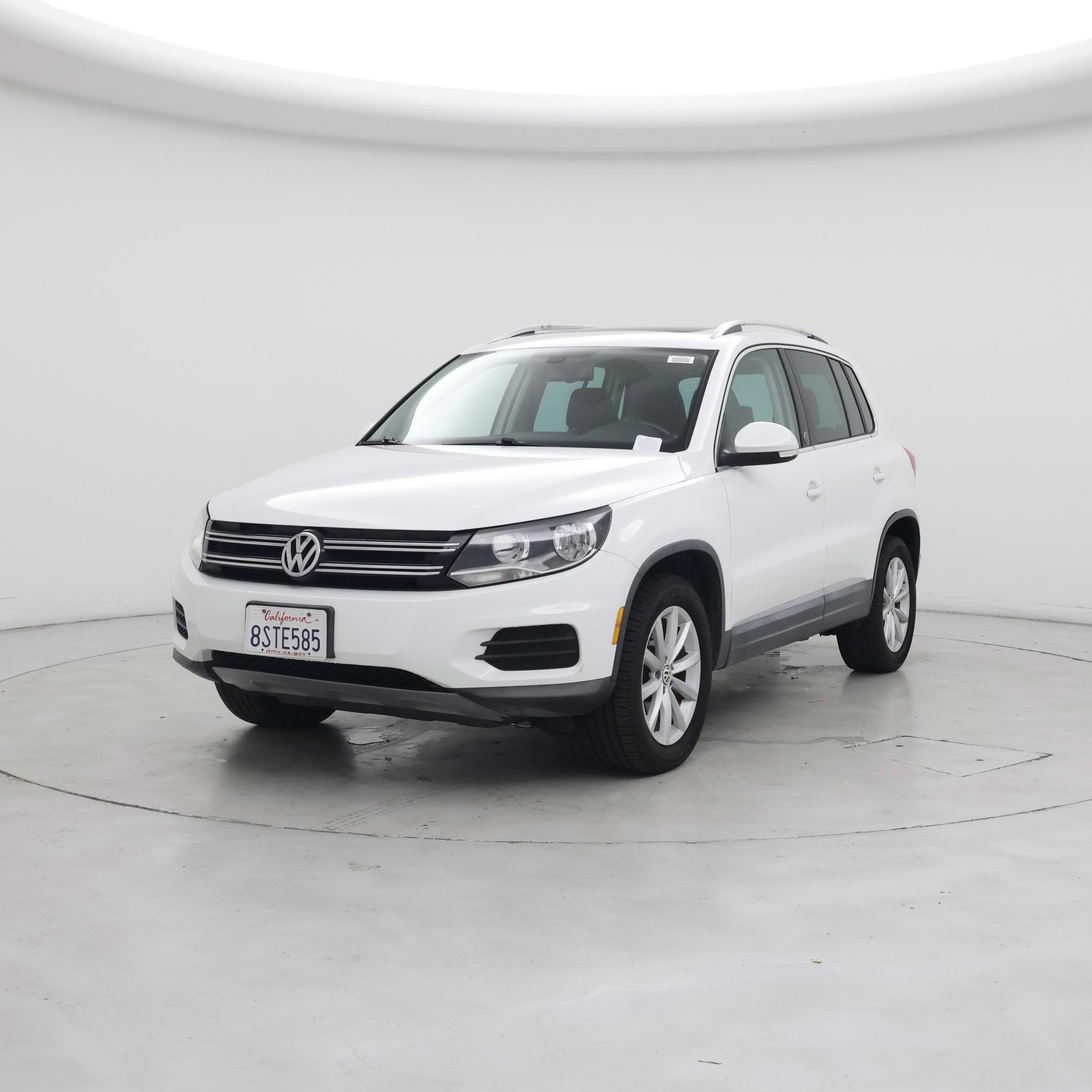 Thumbnail: 2017 Volkswagen Tiguan - 4