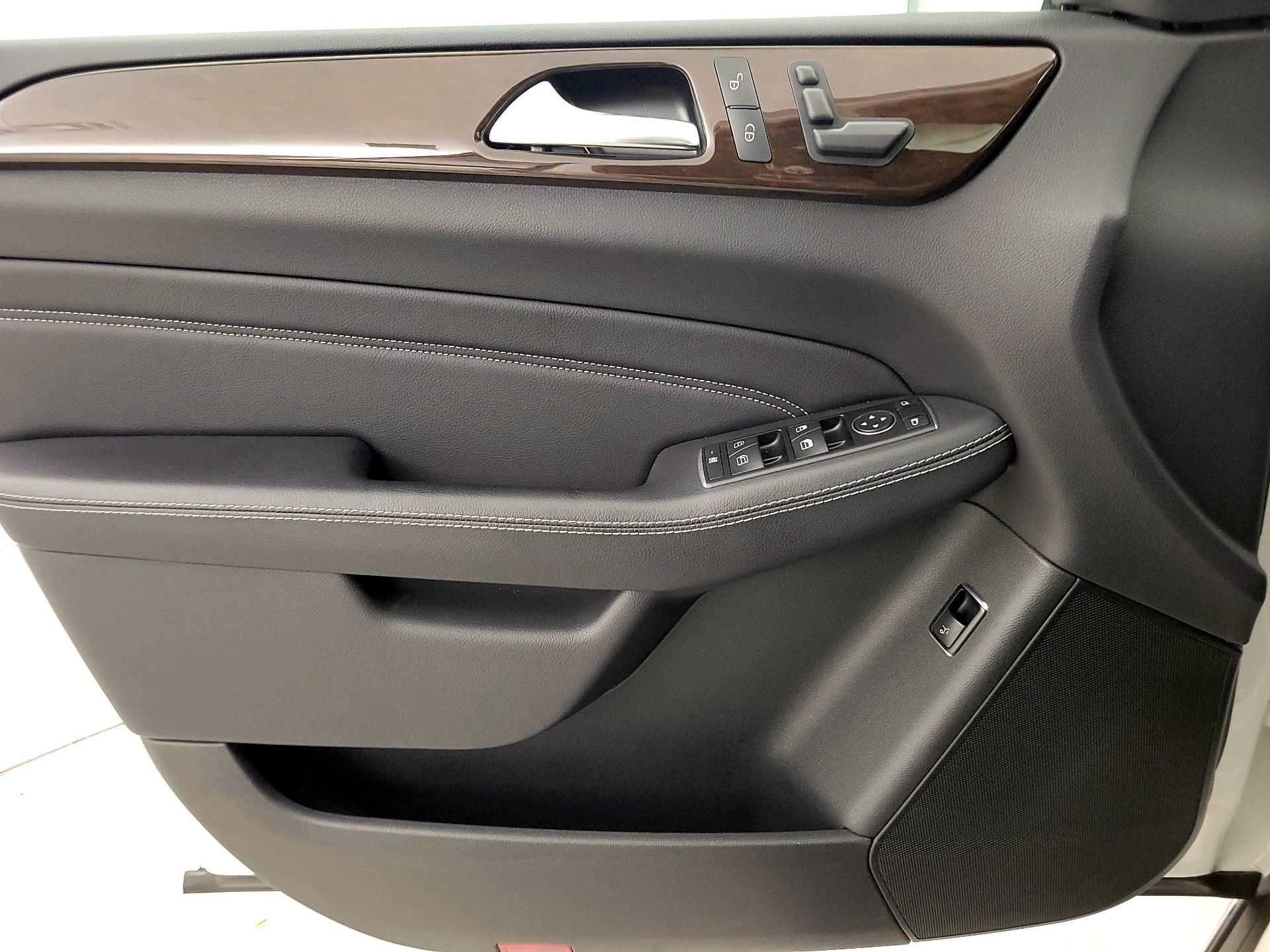 Thumbnail: 2015 Mercedes-Benz M-Class - 12