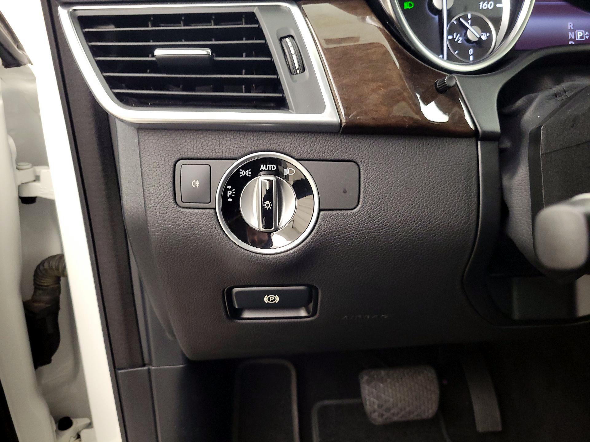 Thumbnail: 2015 Mercedes-Benz M-Class - 13