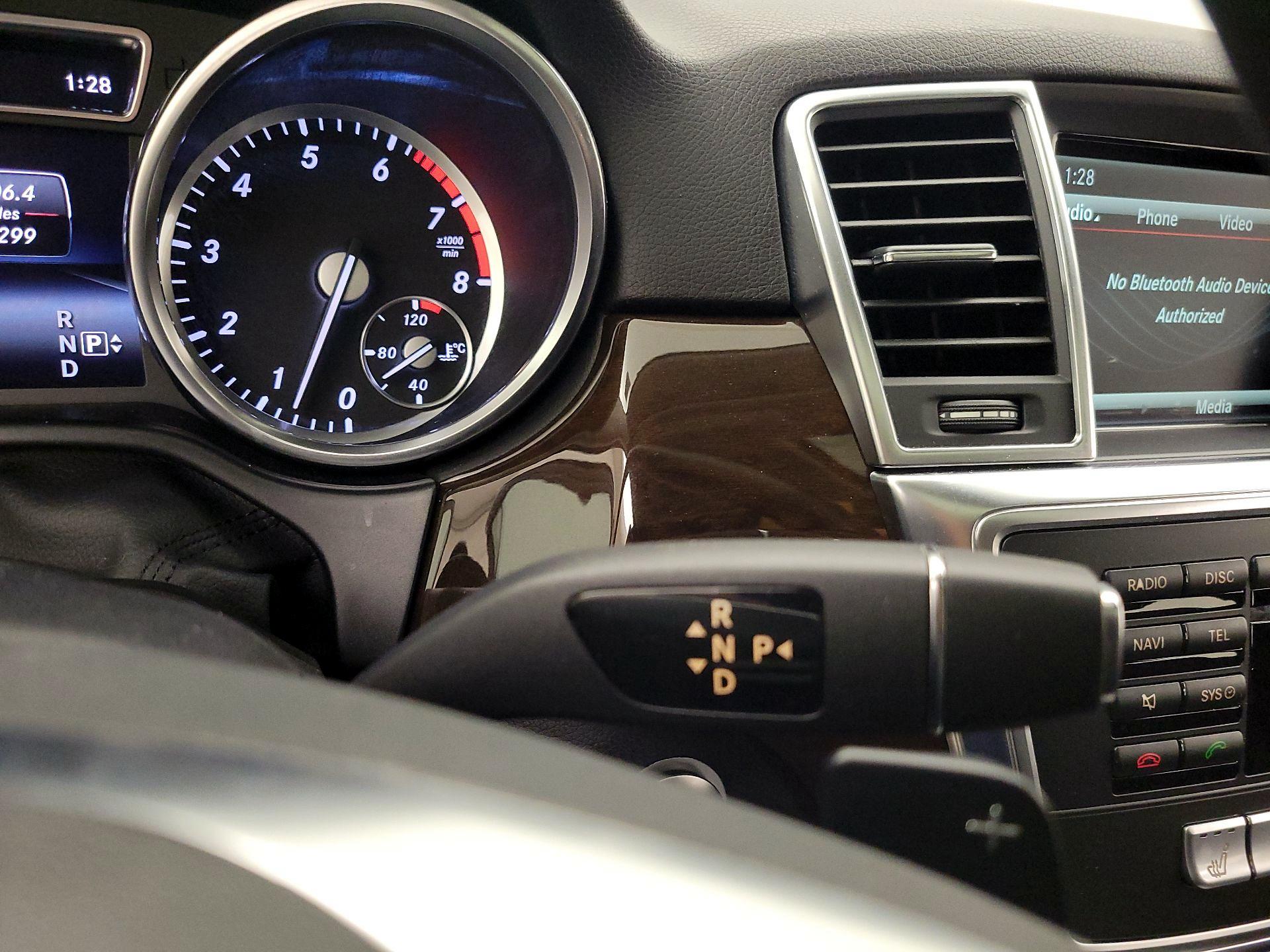 Thumbnail: 2015 Mercedes-Benz M-Class - 16