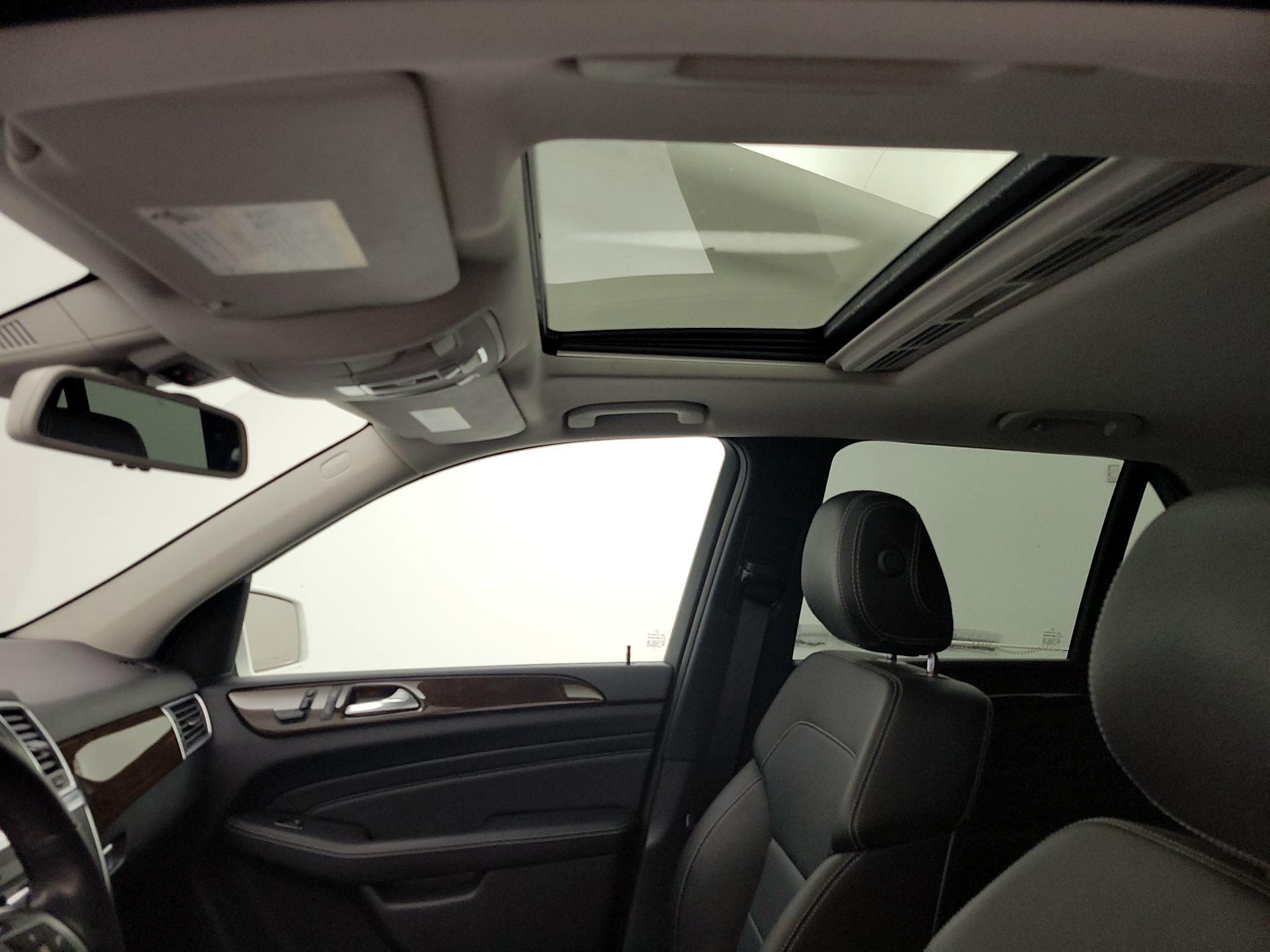 Thumbnail: 2015 Mercedes-Benz M-Class - 18