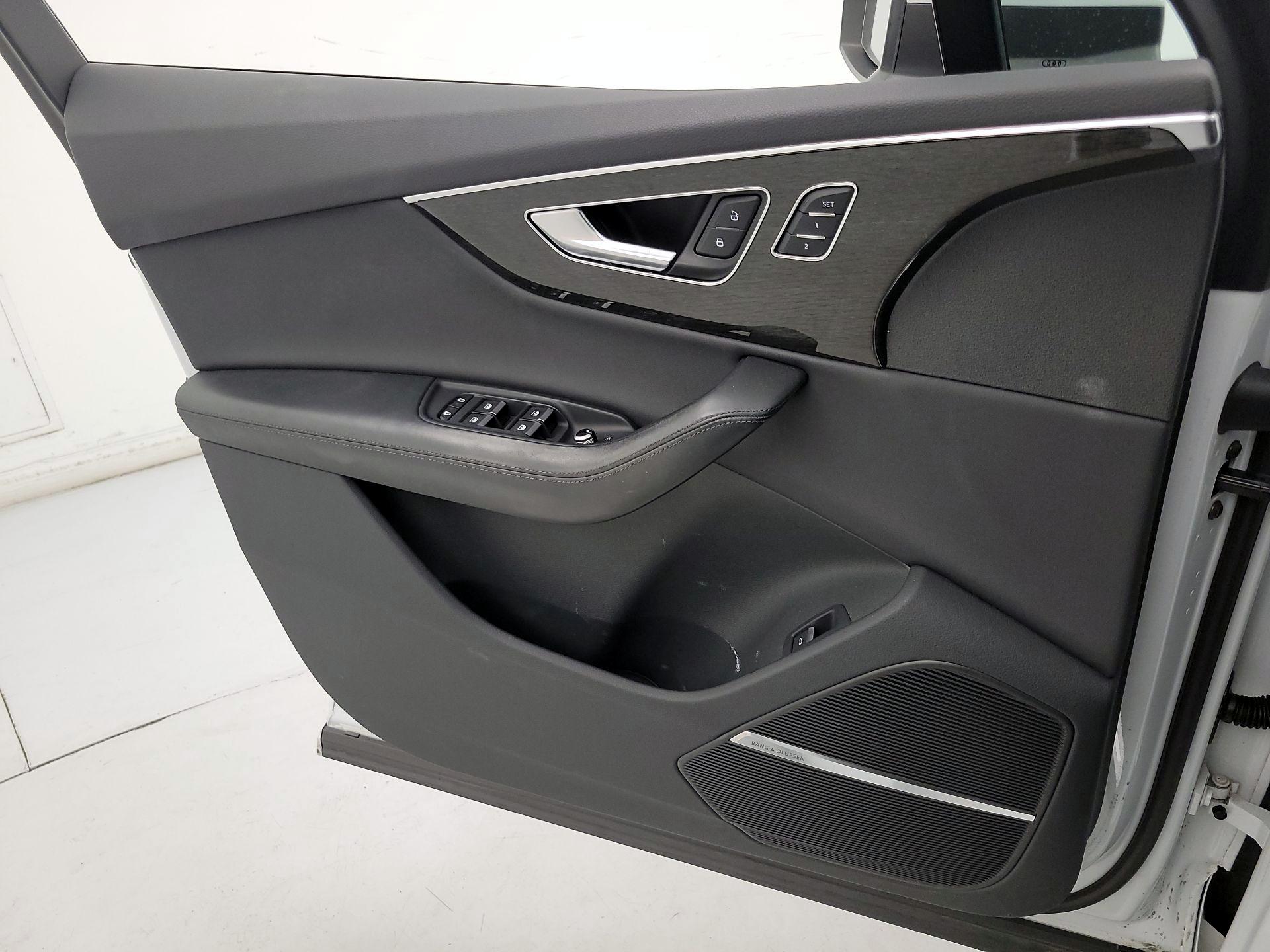 Thumbnail: 2021 Audi Q7 - 12