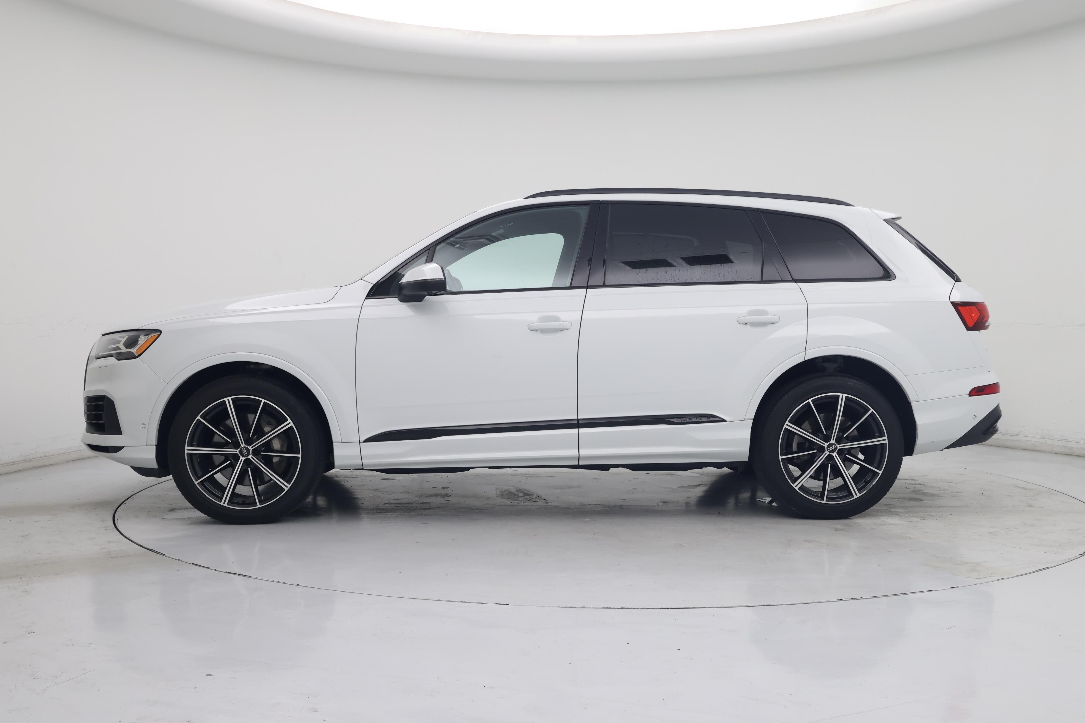 Thumbnail: 2021 Audi Q7 - 3