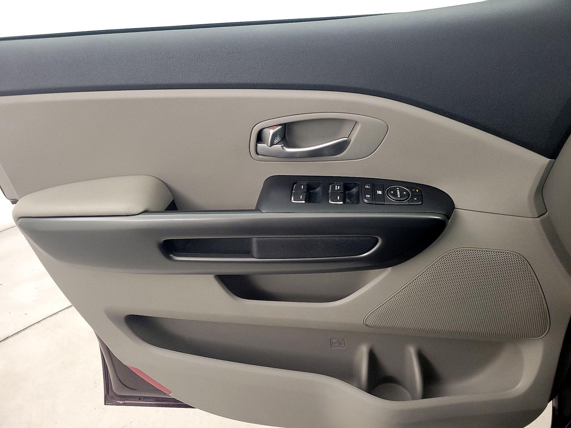 Thumbnail: 2019 Kia Sedona - 12