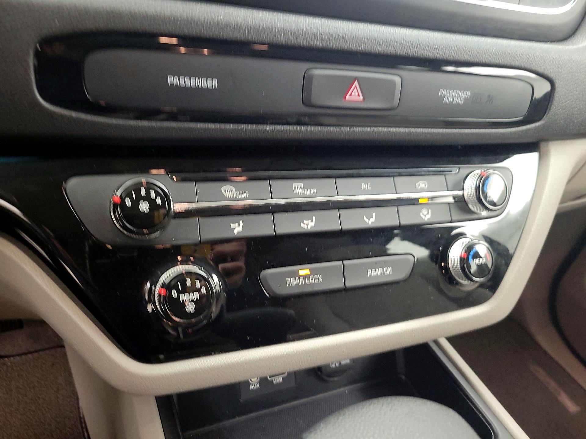 Thumbnail: 2019 Kia Sedona - 16