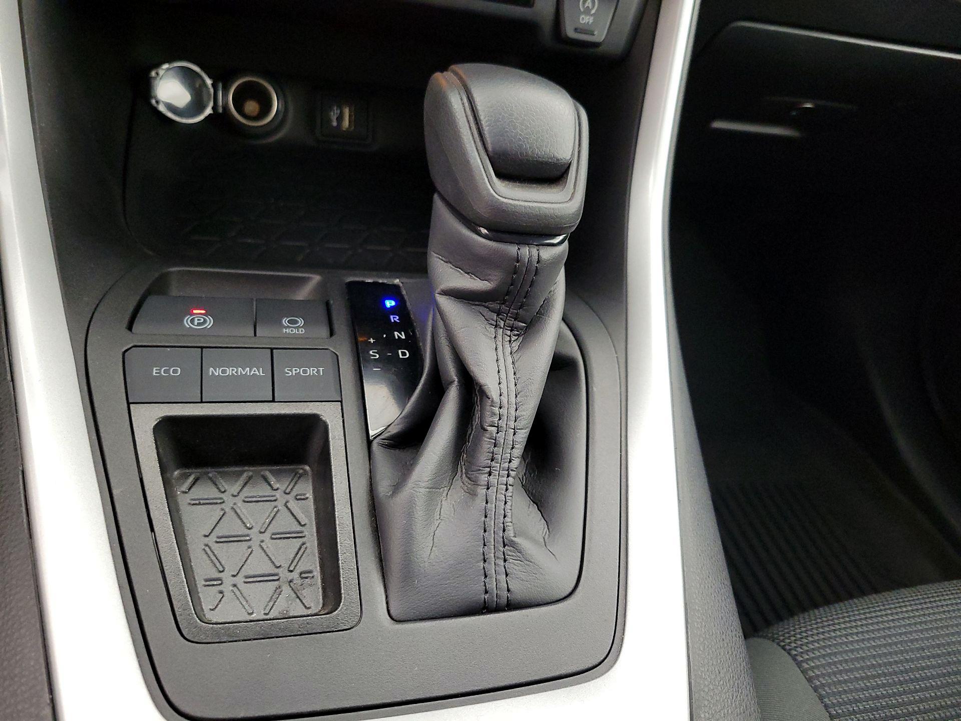 Thumbnail: 2024 Toyota RAV4 - 17