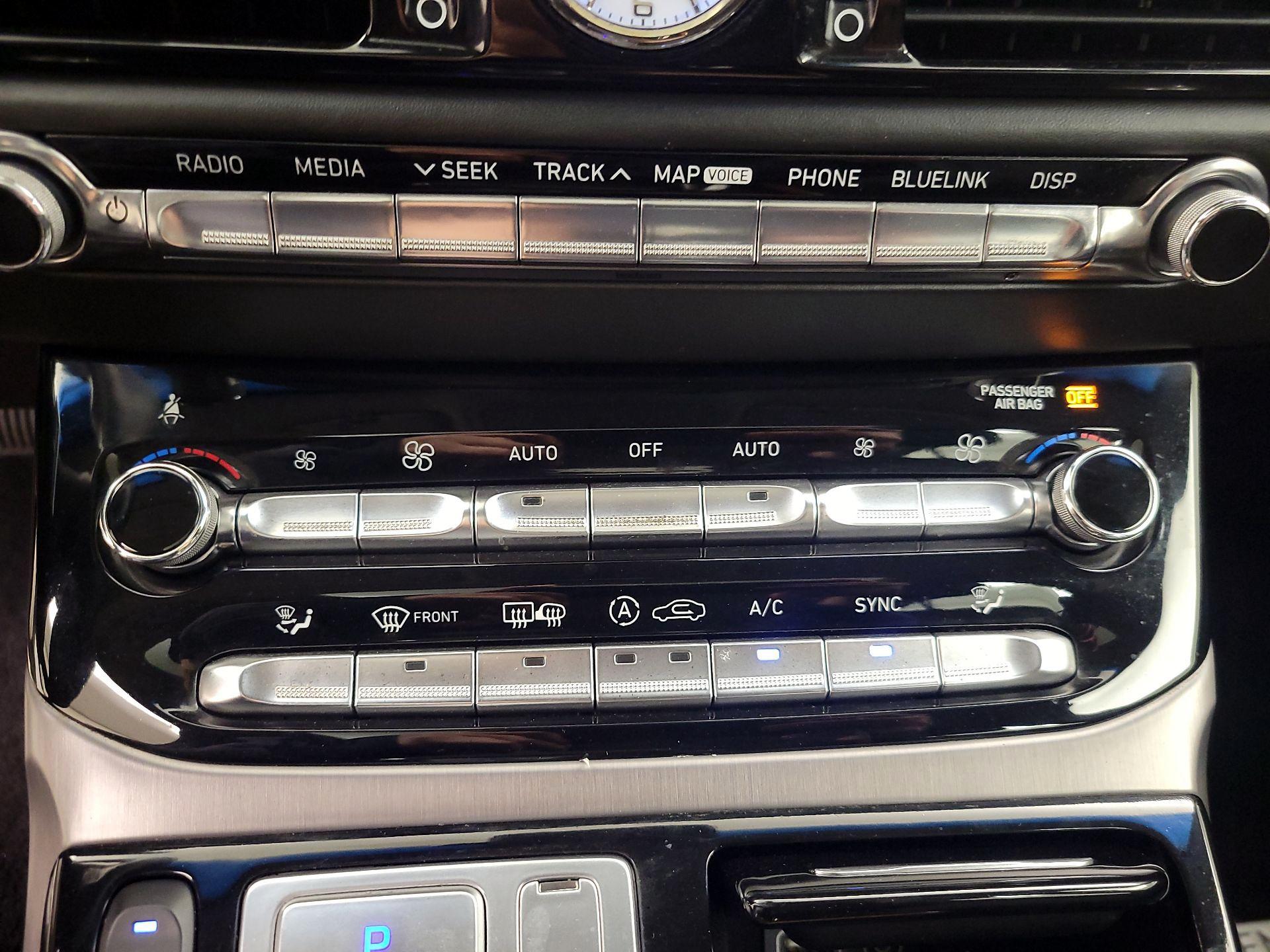 Thumbnail: 2017 Genesis G90 - 17