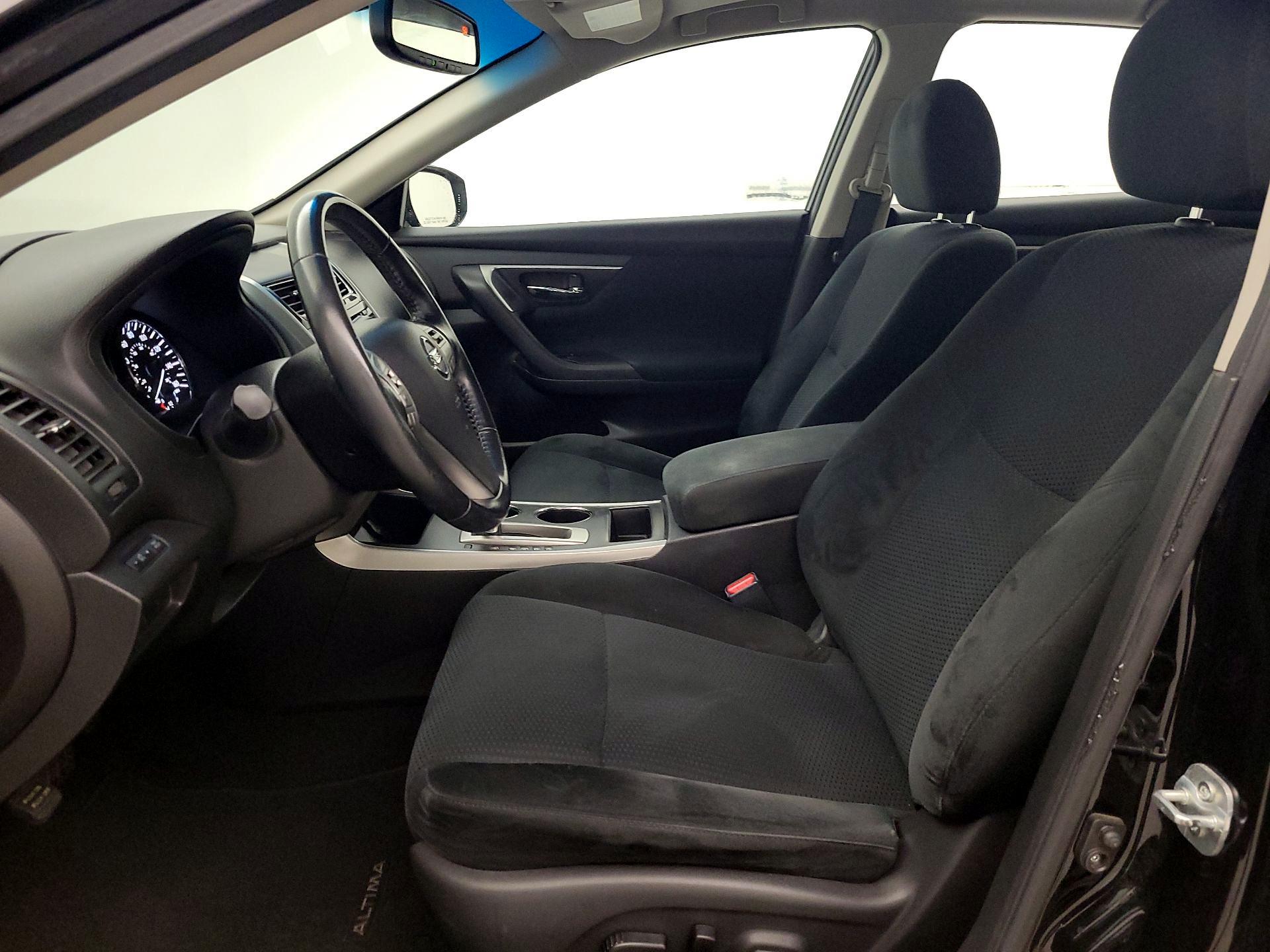 Thumbnail: 2015 Nissan Altima - 11