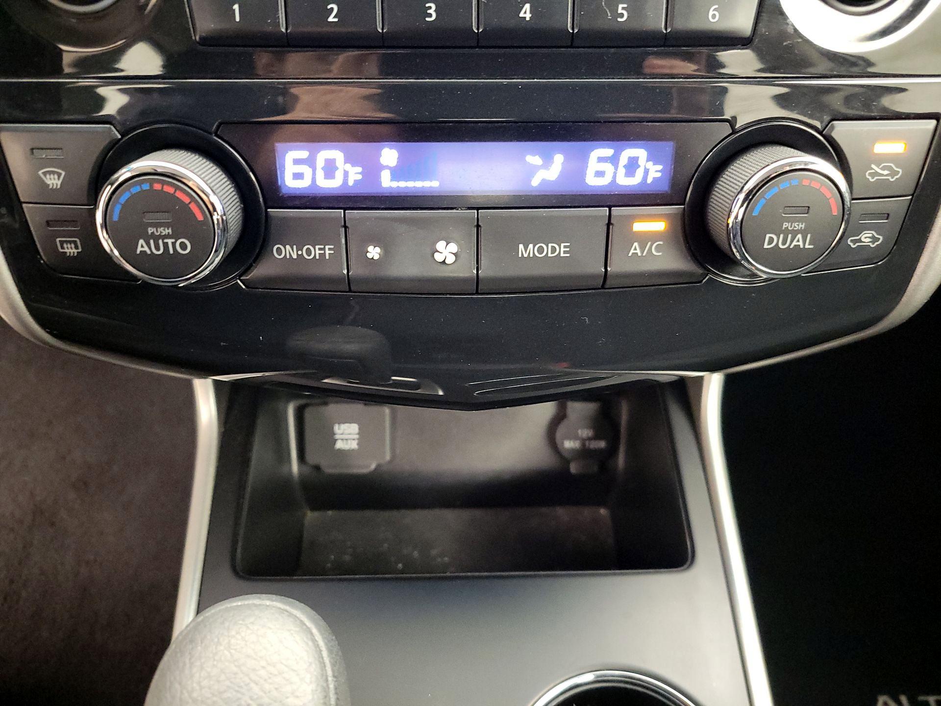 Thumbnail: 2015 Nissan Altima - 16