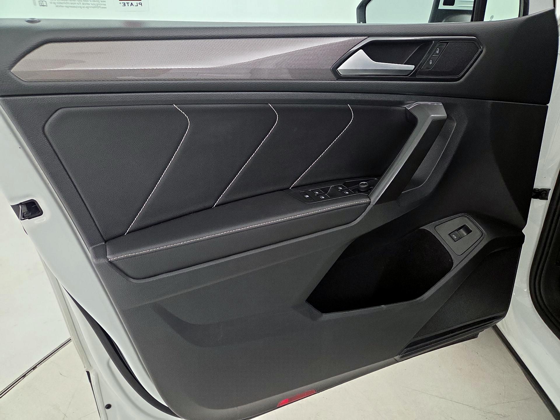 Thumbnail: 2022 Volkswagen Tiguan - 12