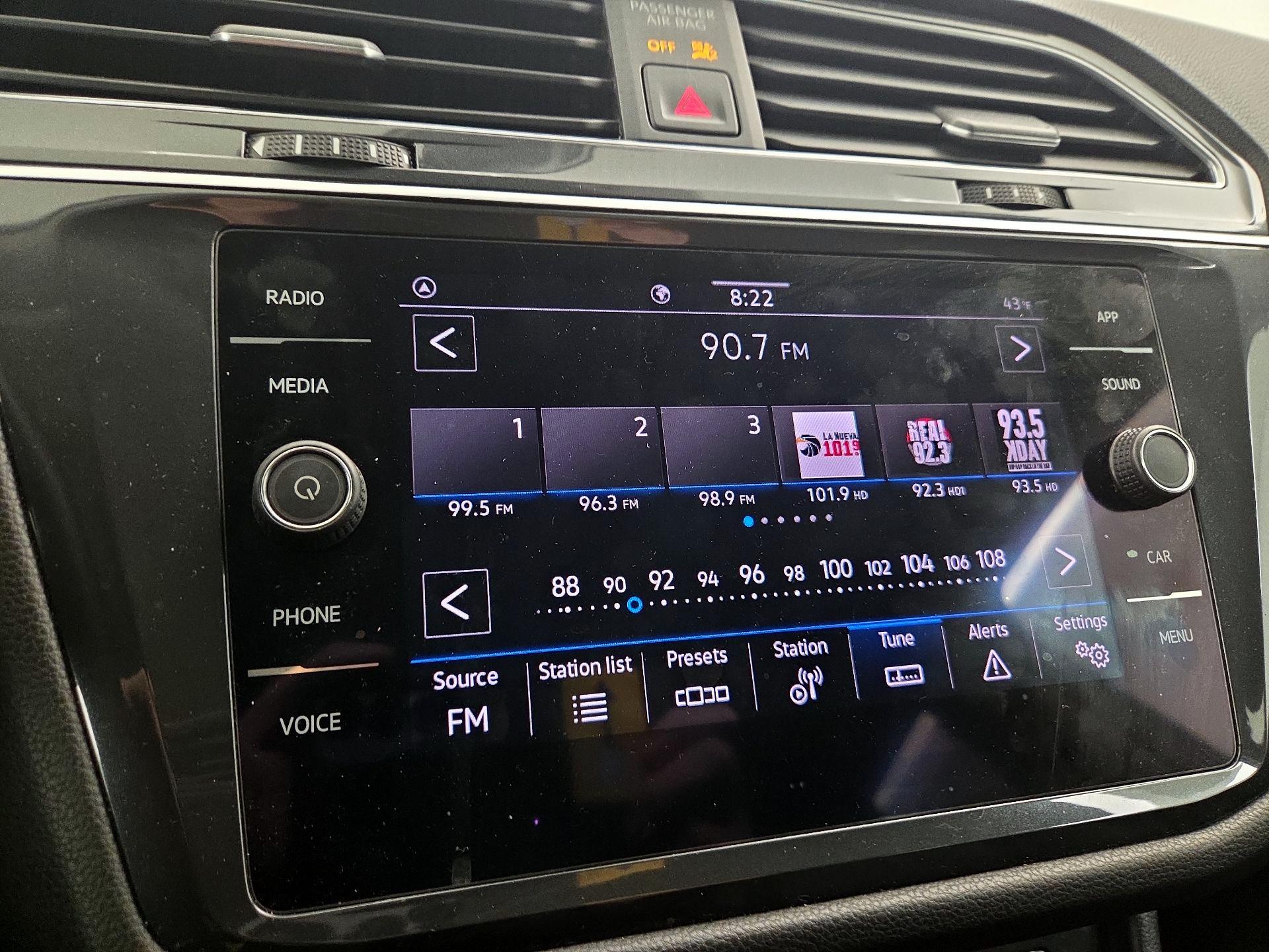 Thumbnail: 2022 Volkswagen Tiguan - 15