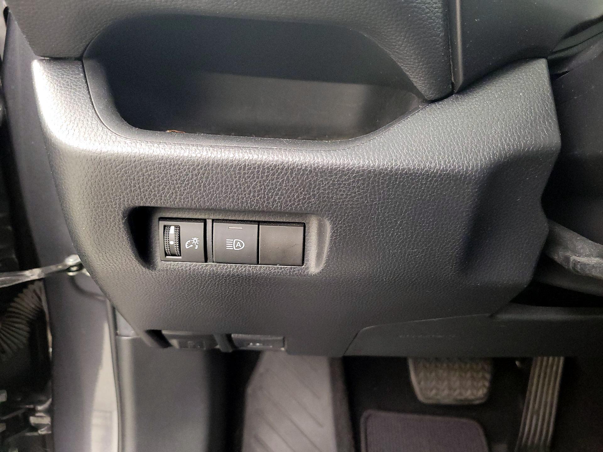 Thumbnail: 2020 Toyota RAV4 - 13