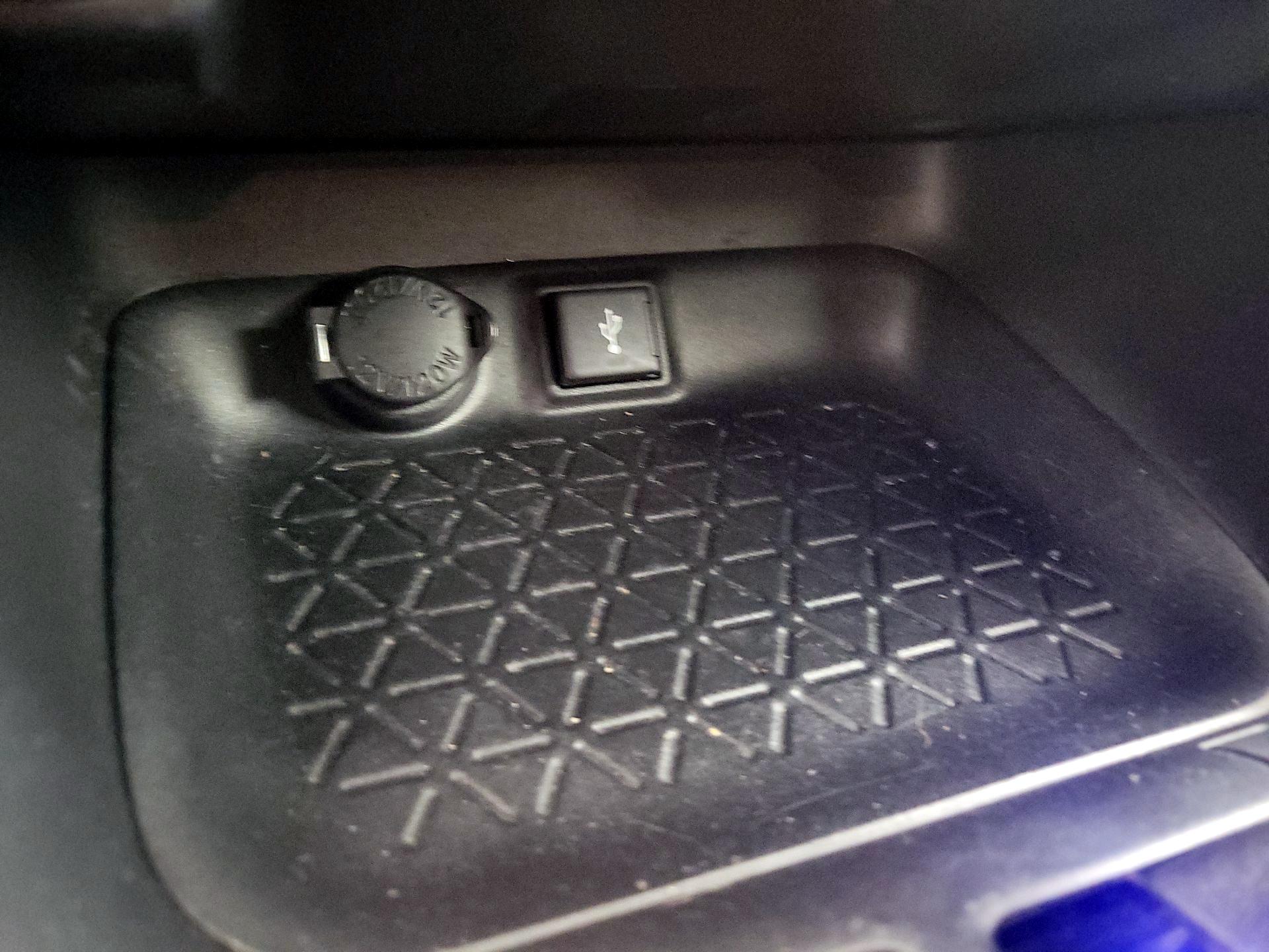 Thumbnail: 2020 Toyota RAV4 - 18