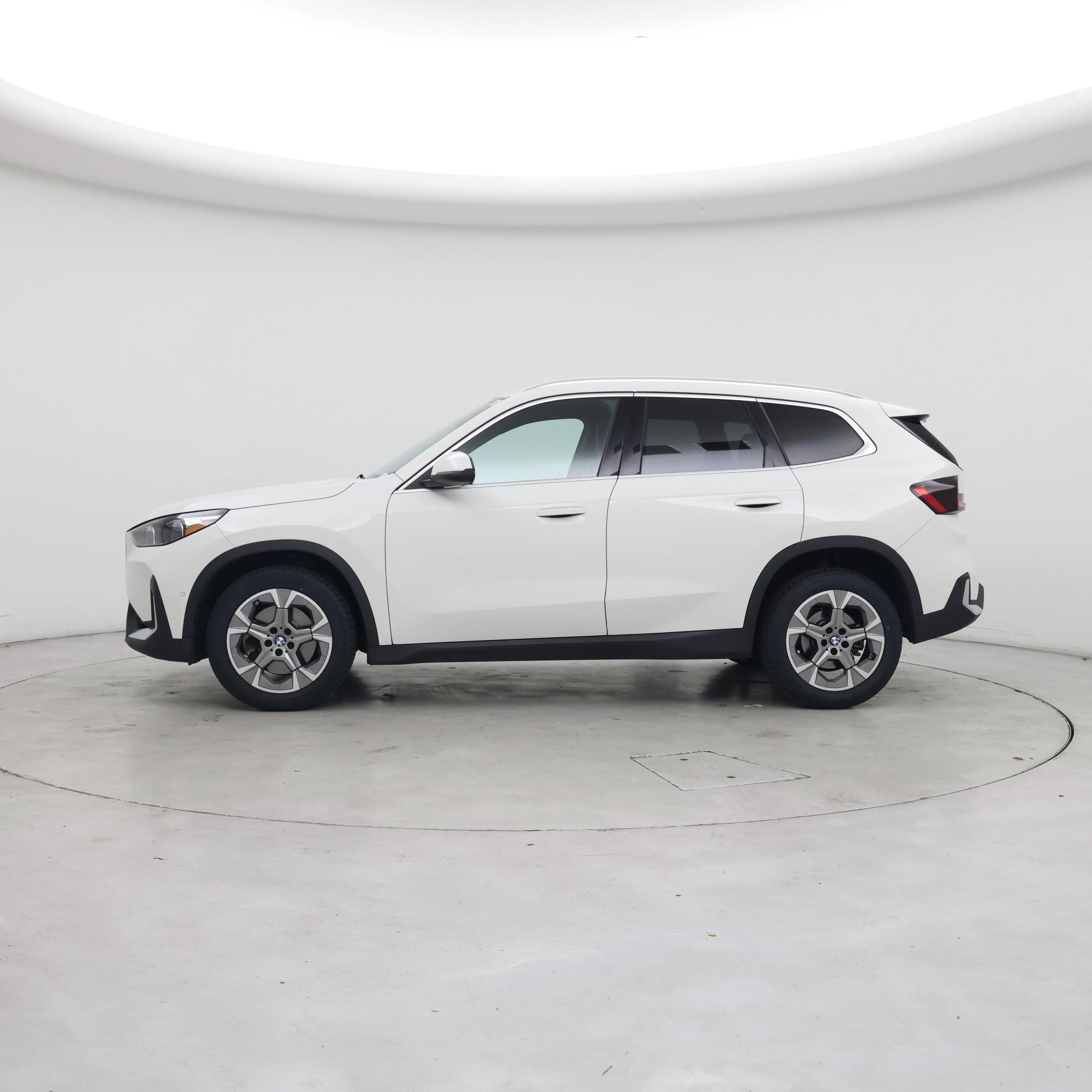 Thumbnail: 2023 BMW X1 - 3