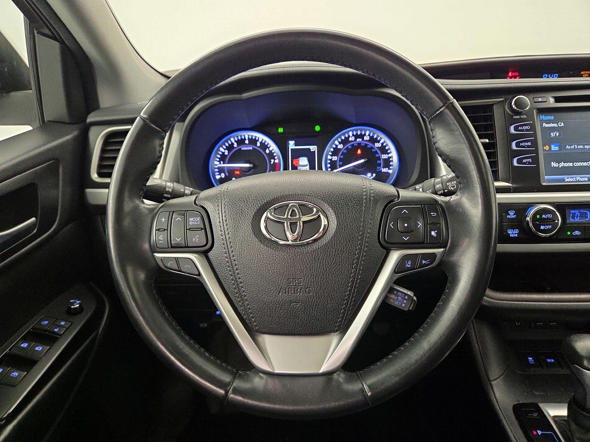 Thumbnail: 2017 Toyota Highlander - 10