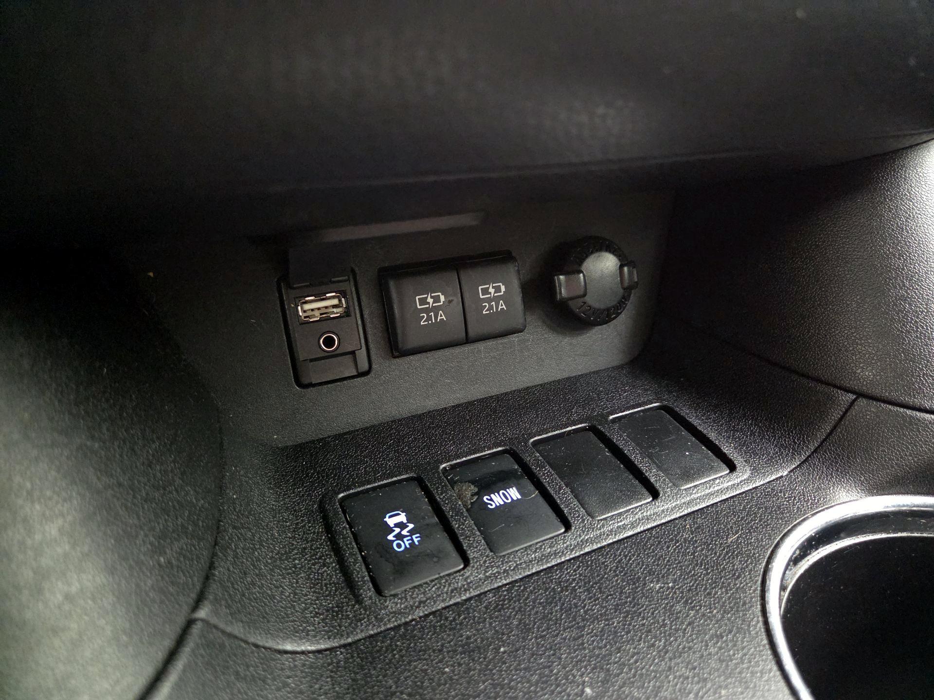 Thumbnail: 2017 Toyota Highlander - 19