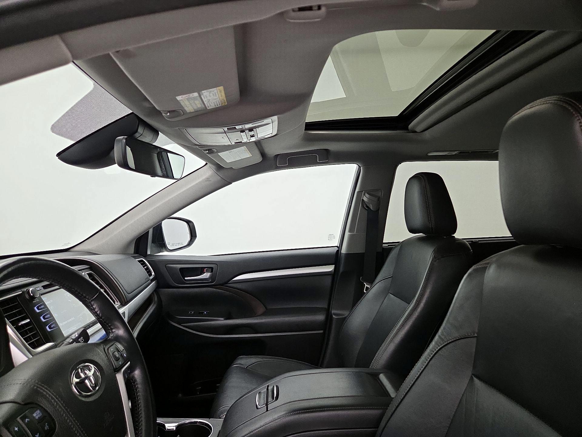 Thumbnail: 2017 Toyota Highlander - 20