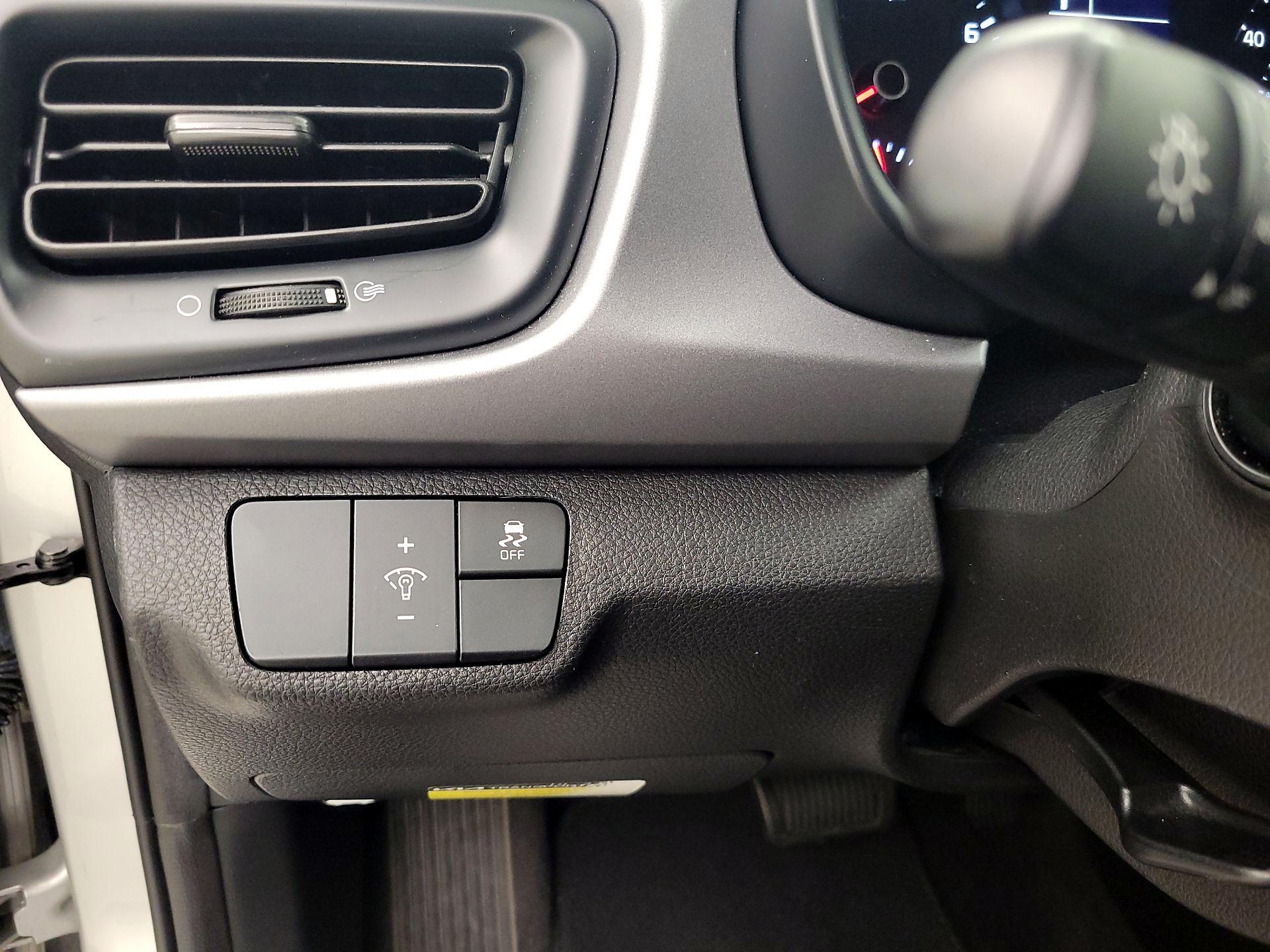 Thumbnail: 2023 Kia Rio - 13