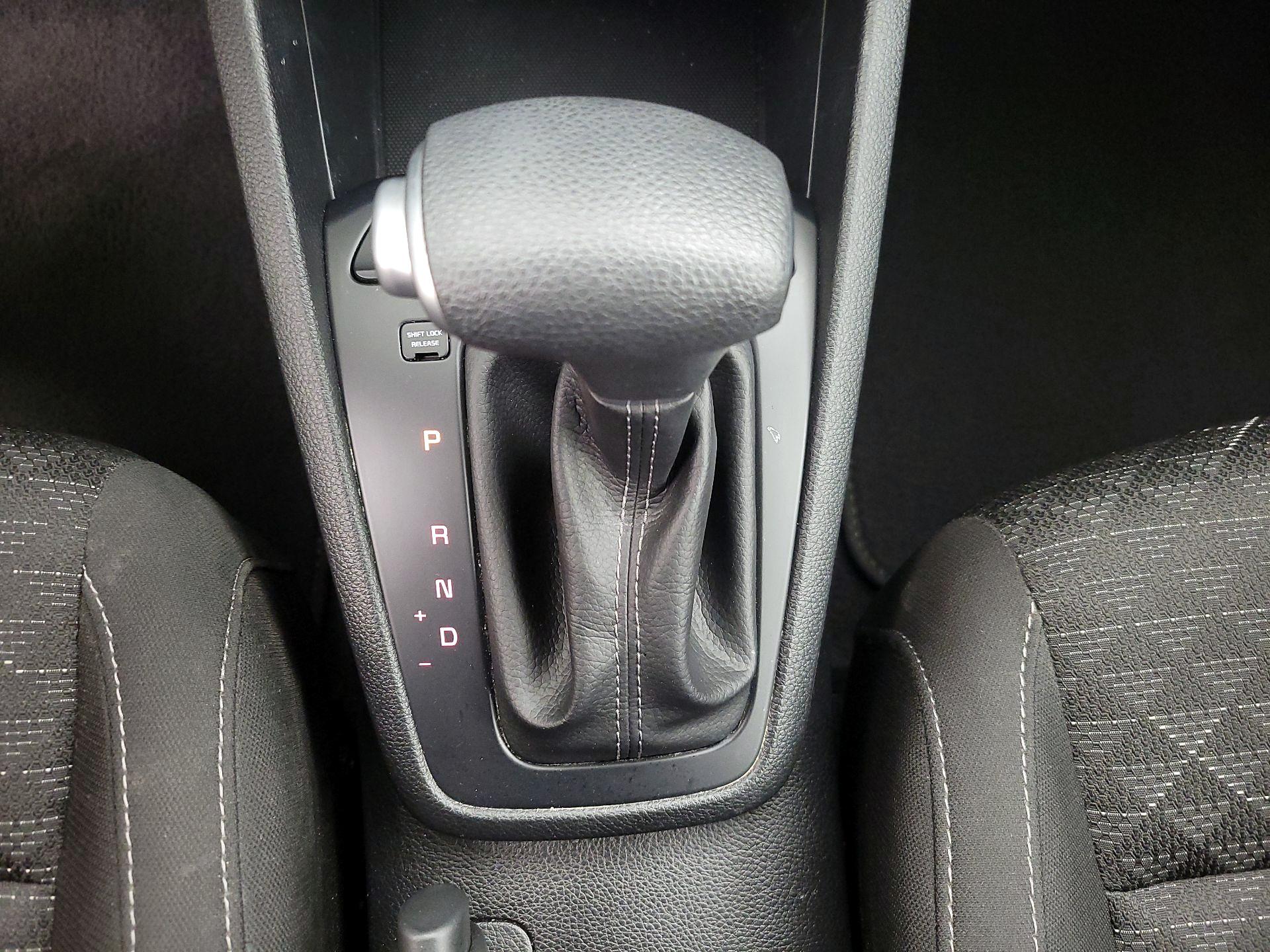 Thumbnail: 2023 Kia Rio - 17