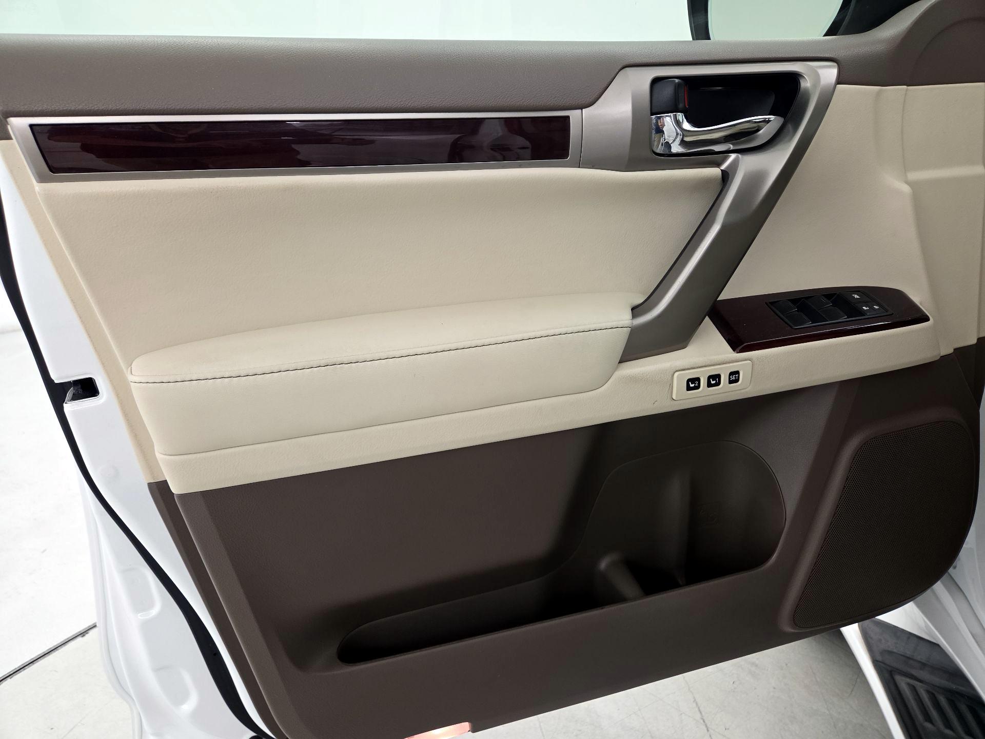 Thumbnail: 2016 Lexus GX - 12