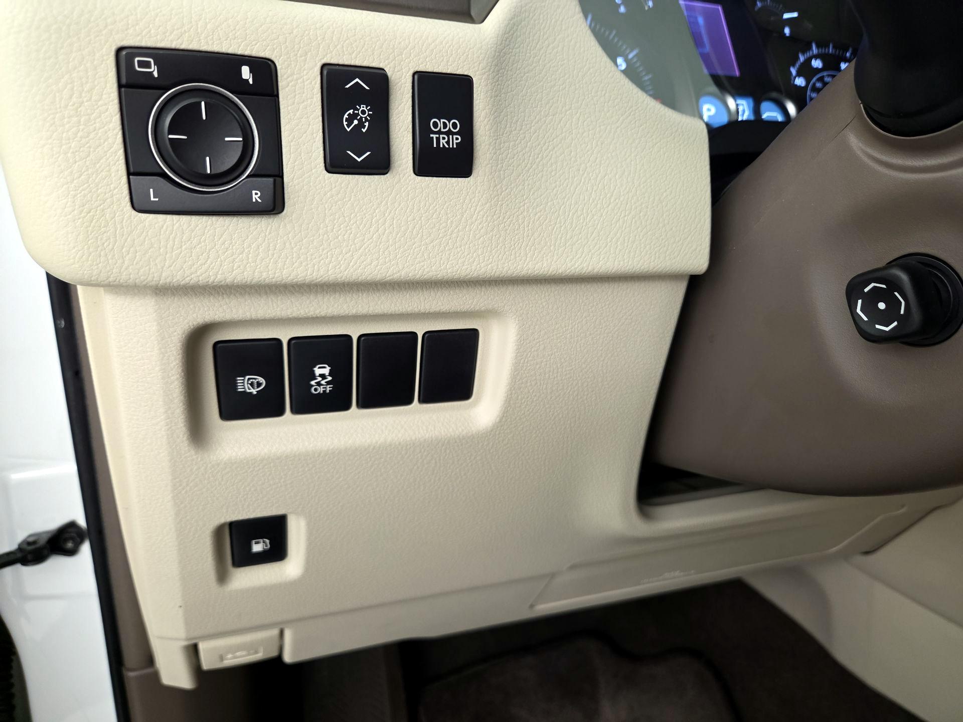 Thumbnail: 2016 Lexus GX - 13