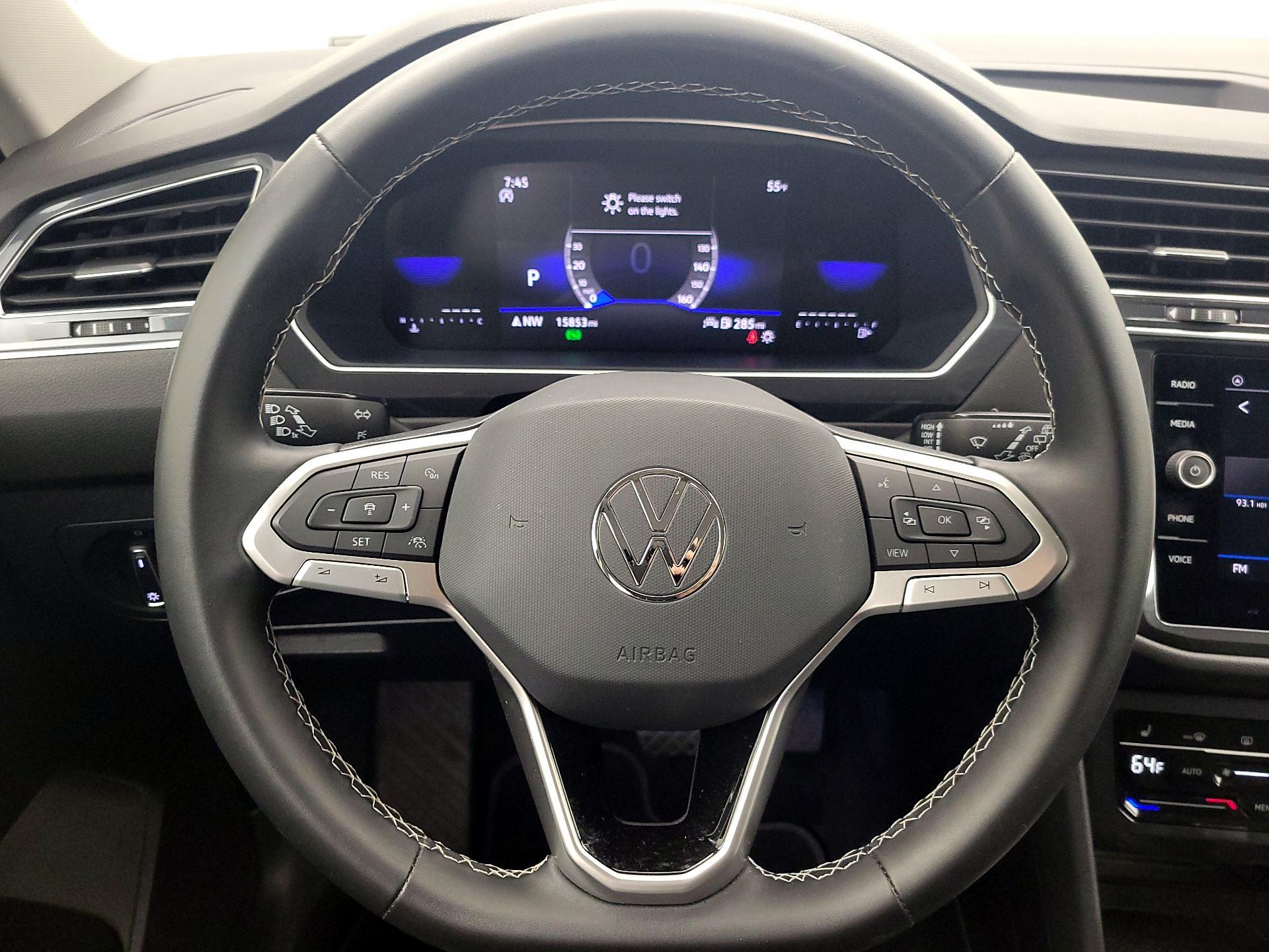 Thumbnail: 2023 Volkswagen Tiguan - 10