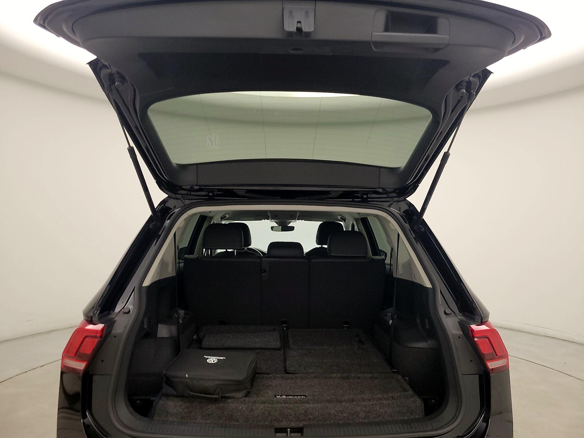 Thumbnail: 2023 Volkswagen Tiguan - 20