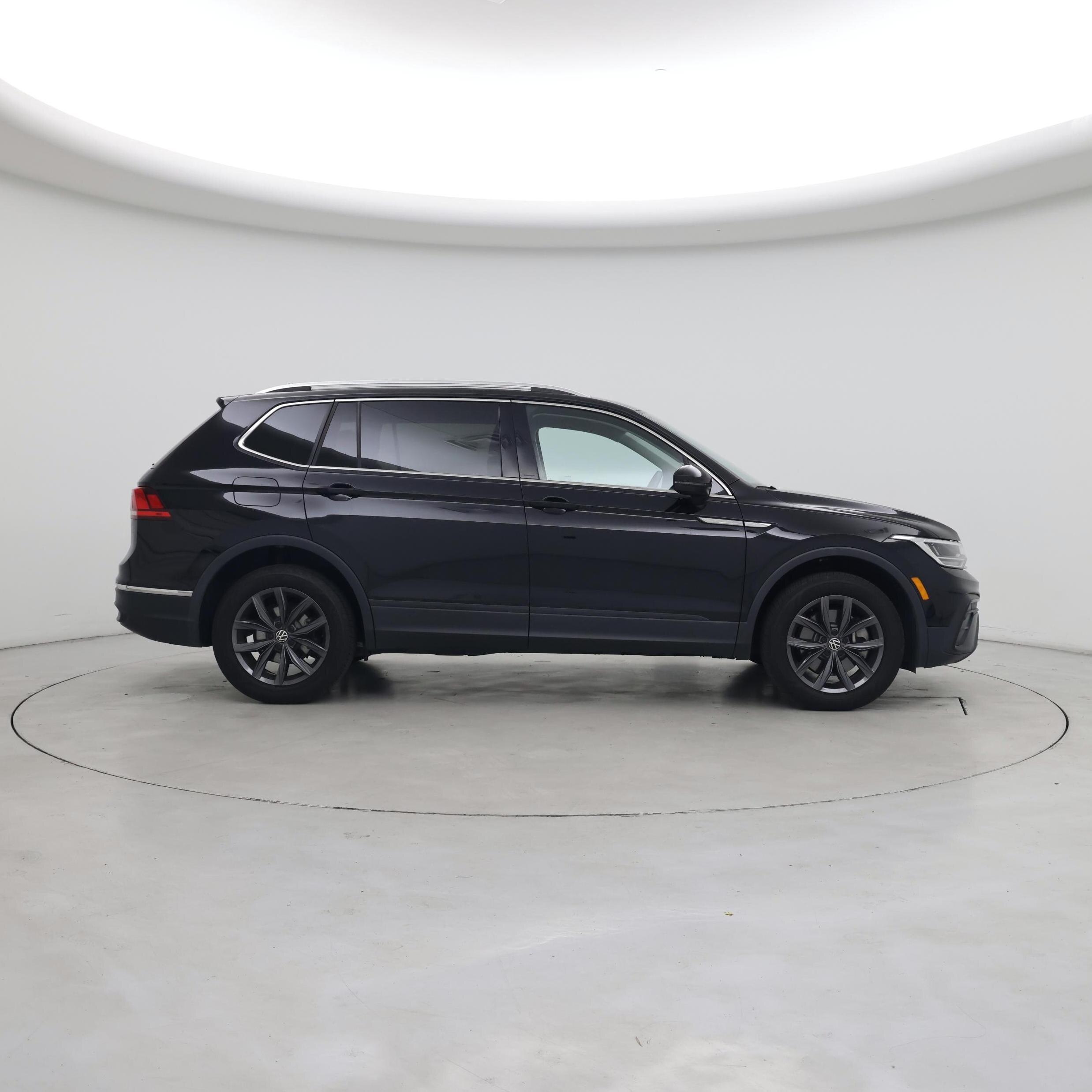 Thumbnail: 2023 Volkswagen Tiguan - 7