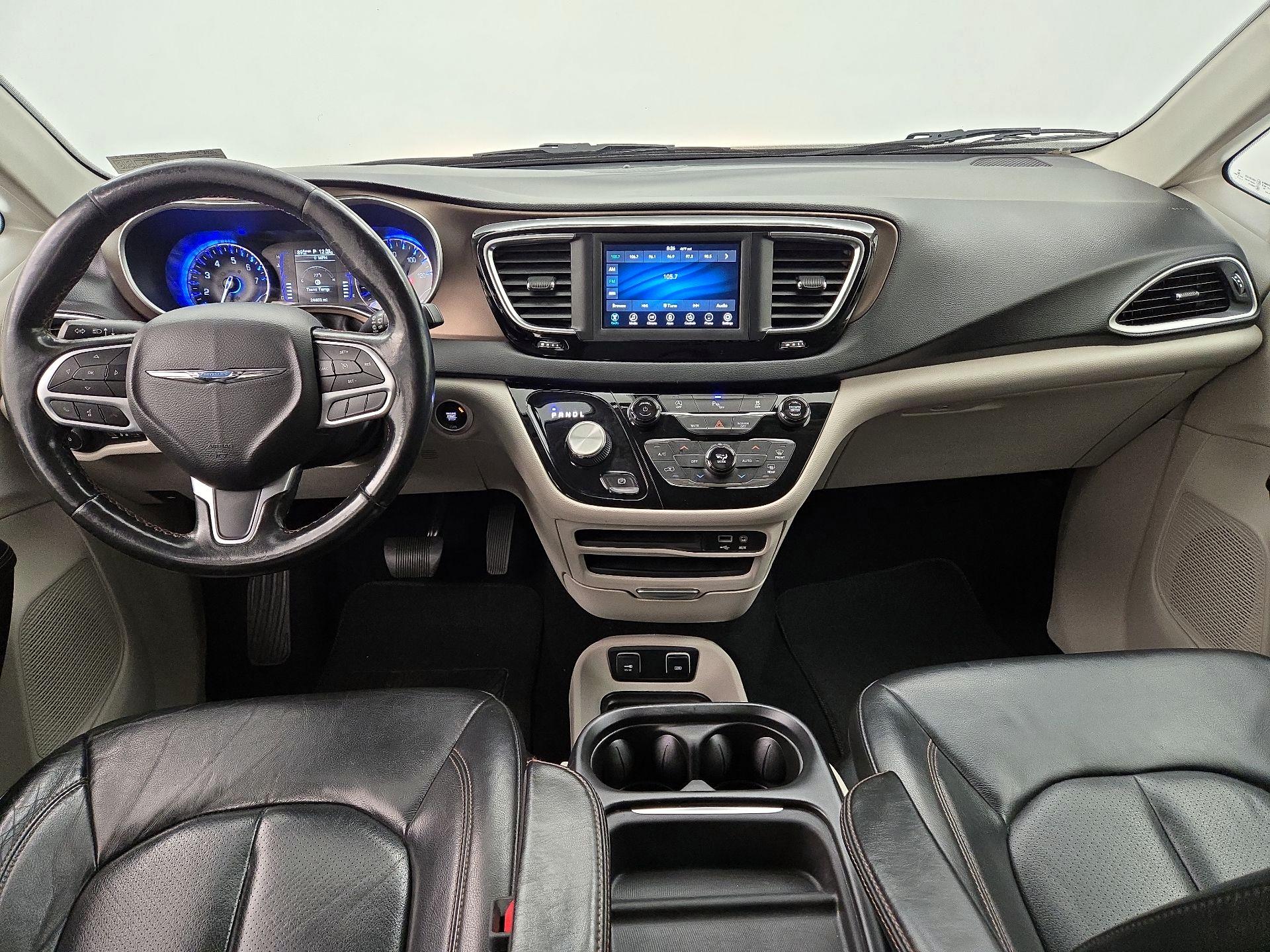 Thumbnail: 2019 Chrysler Pacifica - 9