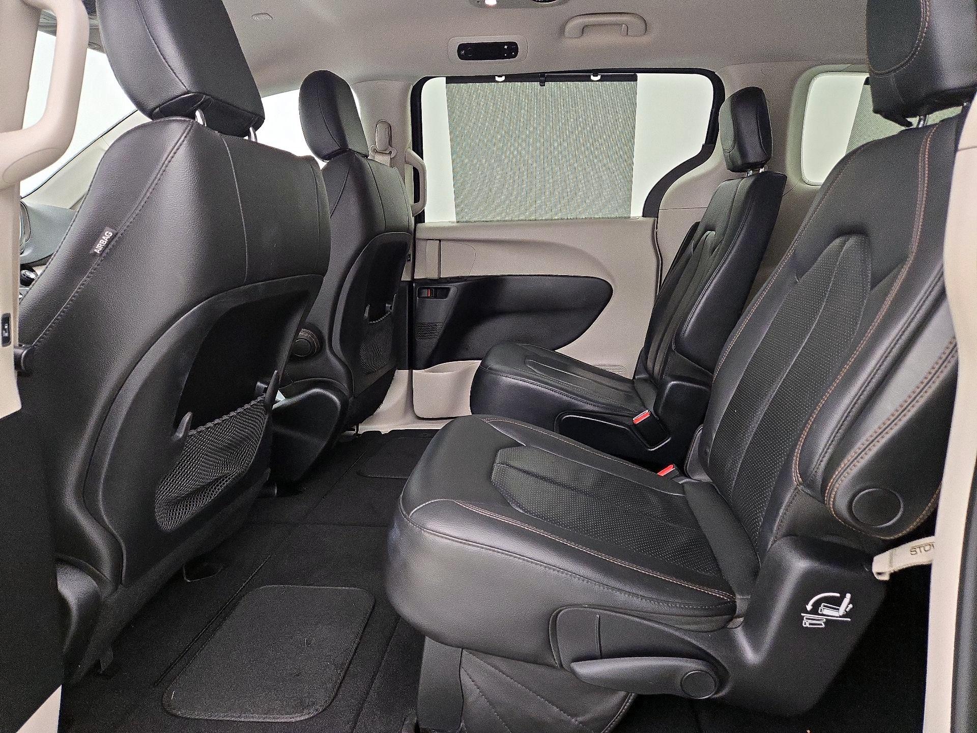 Thumbnail: 2019 Chrysler Pacifica - 10