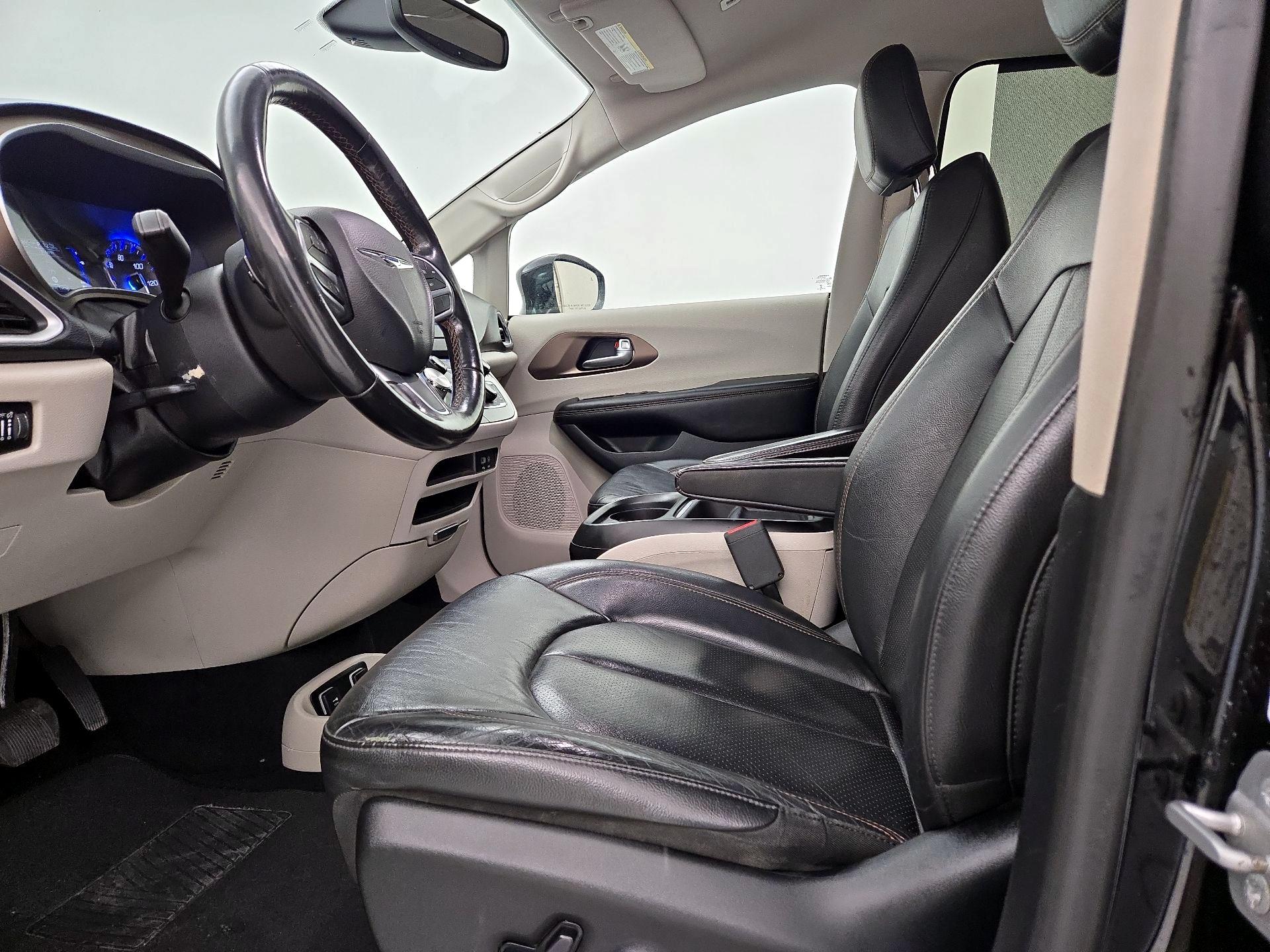 Thumbnail: 2019 Chrysler Pacifica - 11