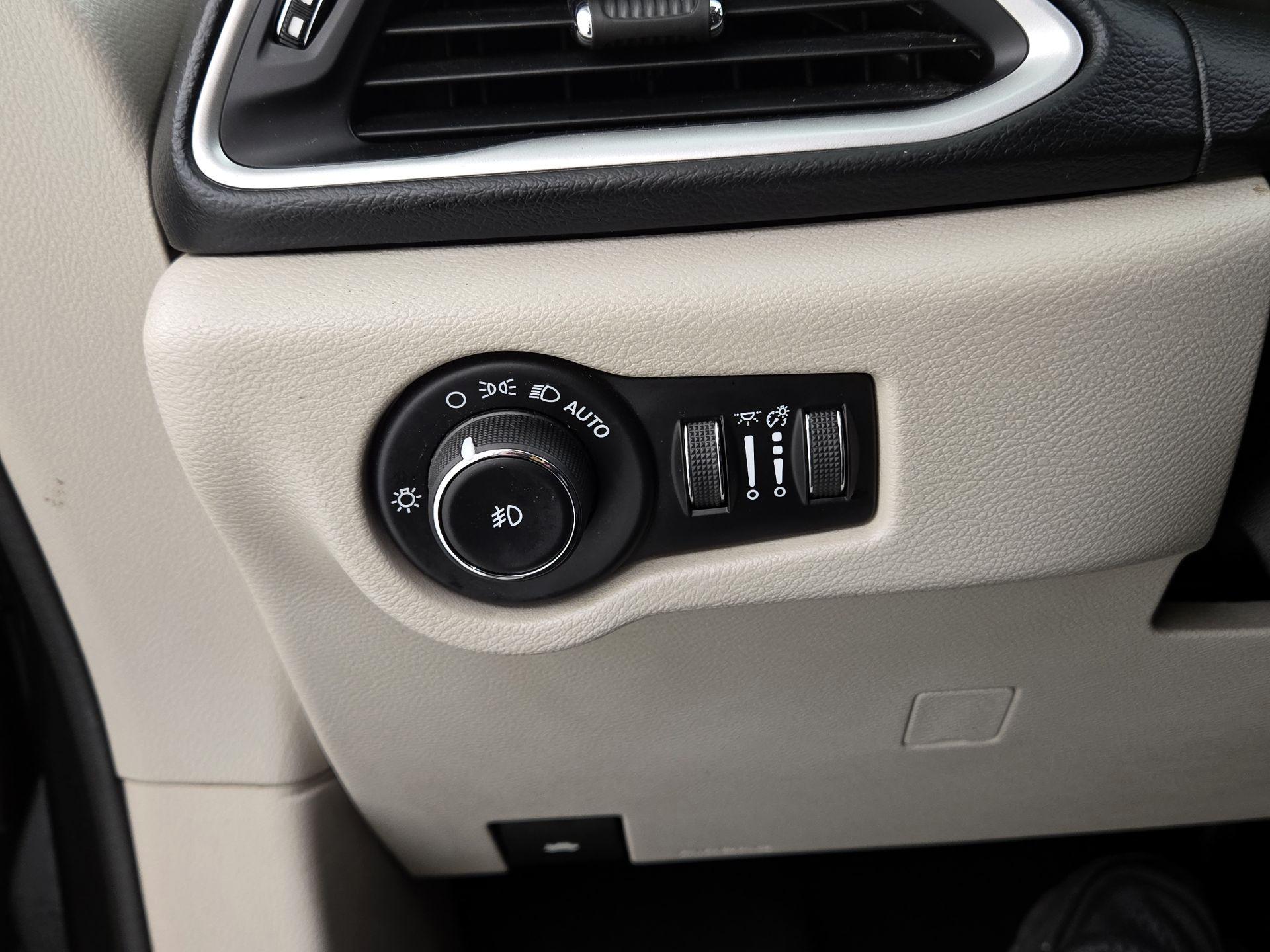 Thumbnail: 2019 Chrysler Pacifica - 13