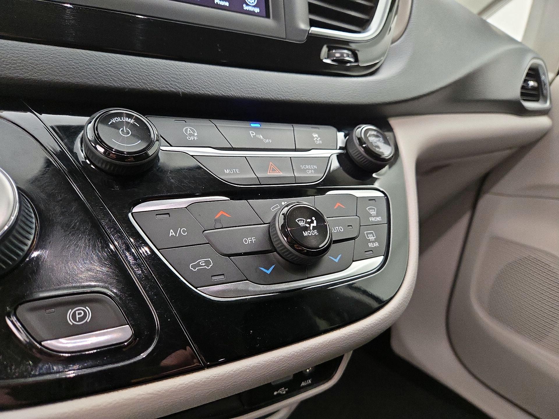 Thumbnail: 2019 Chrysler Pacifica - 16