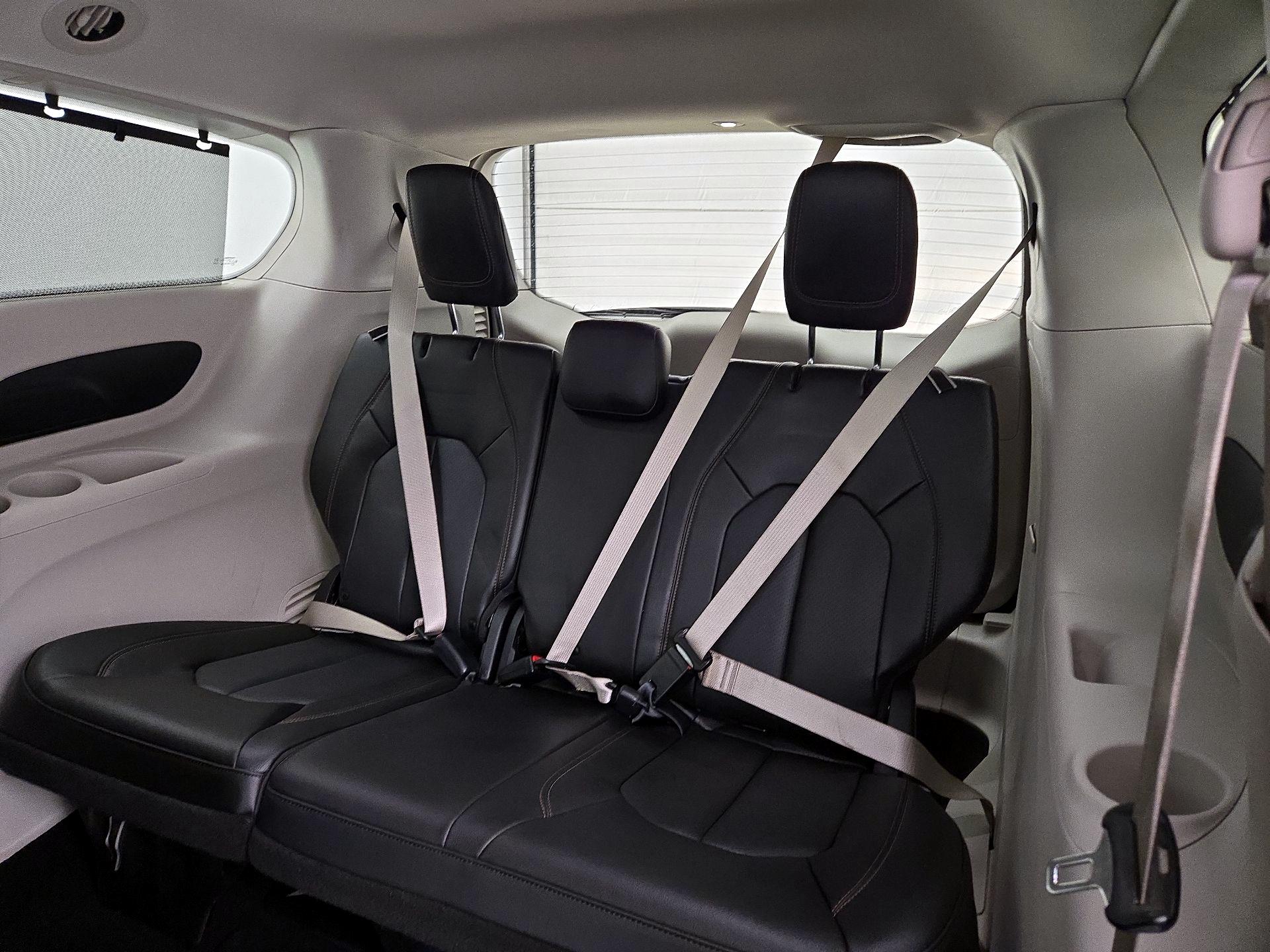 Thumbnail: 2019 Chrysler Pacifica - 20